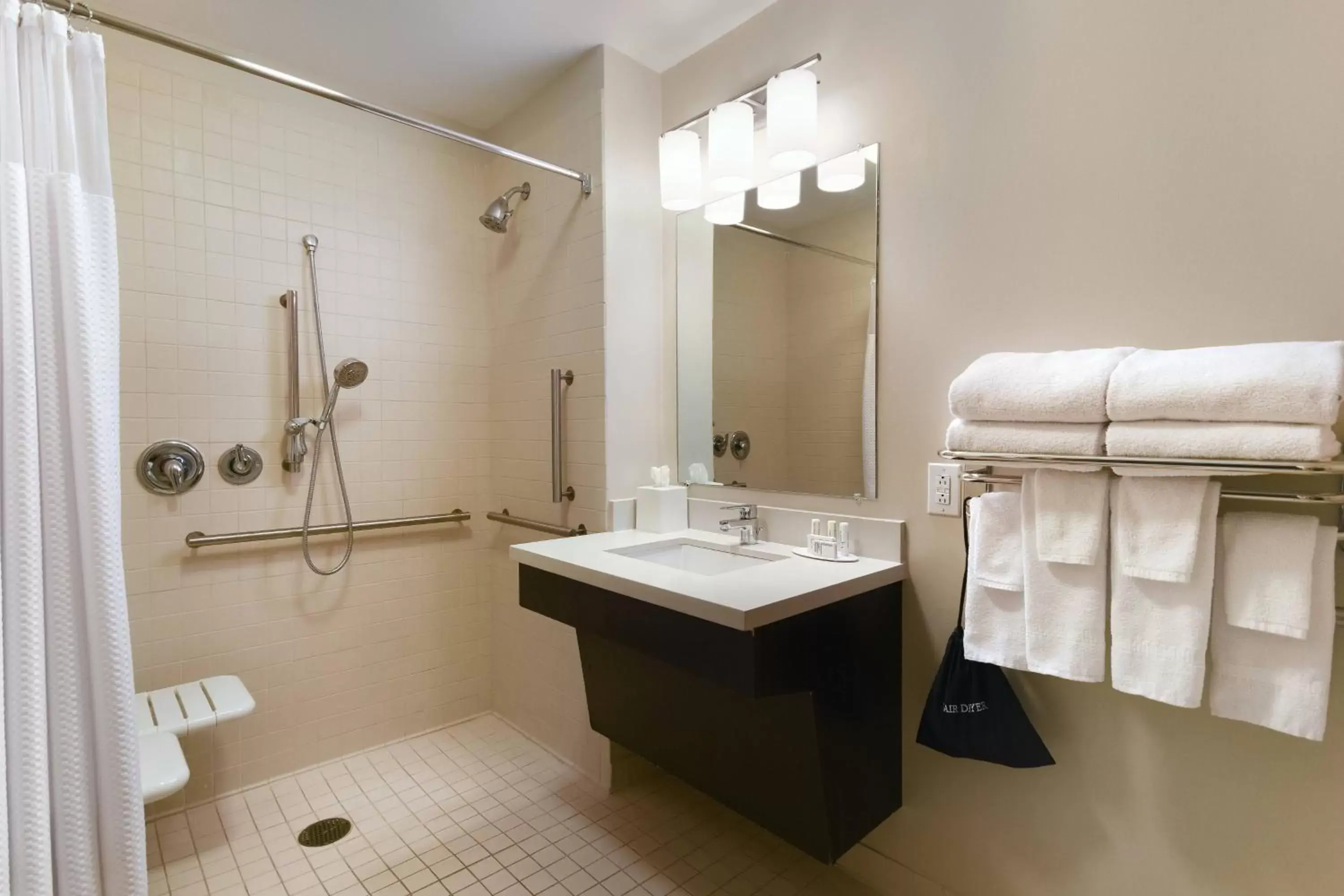 Bathroom in TownePlace Suites by Marriott Slidell