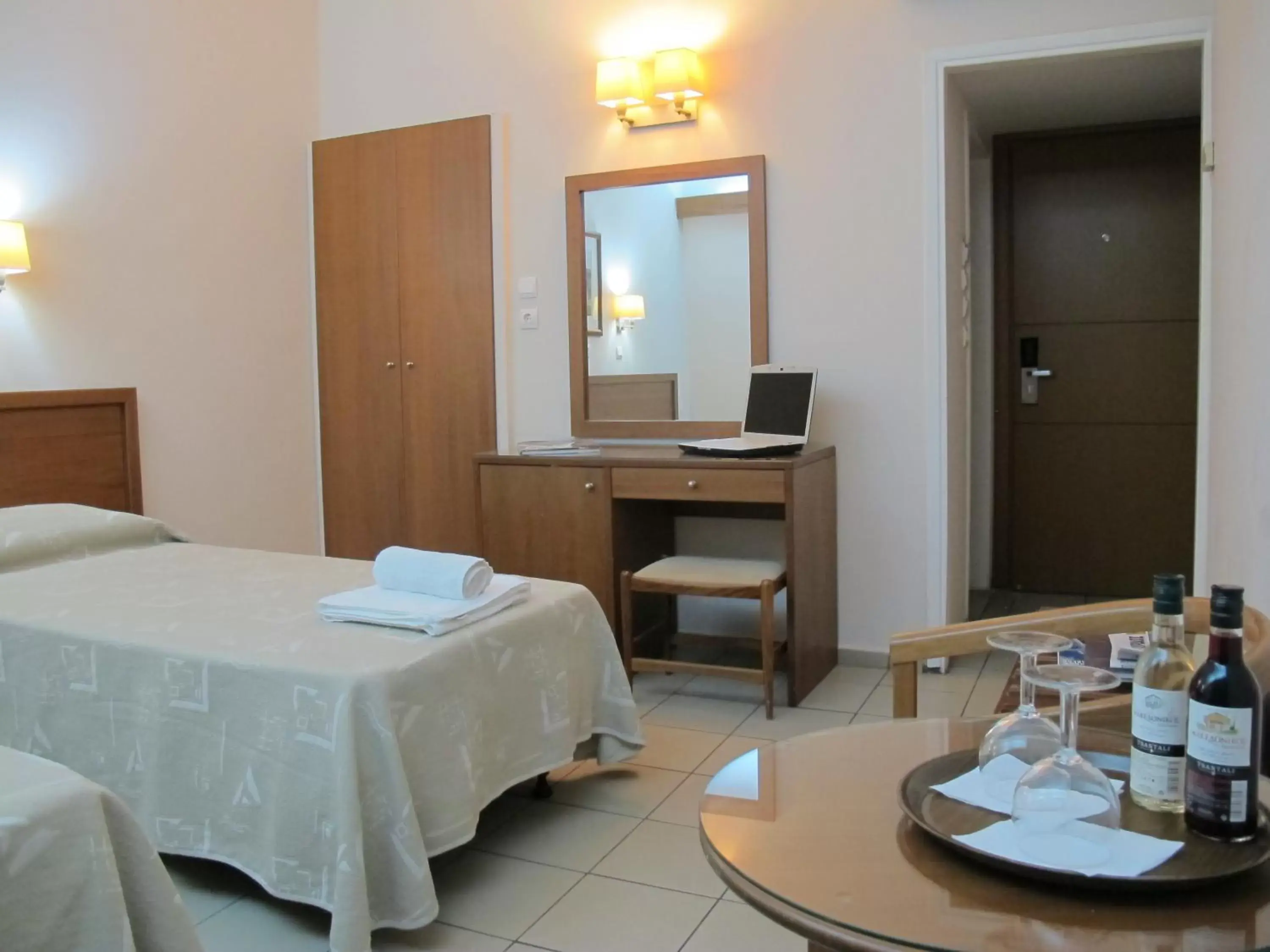 Bedroom, Restaurant/Places to Eat in Hotel Solomou Athens
