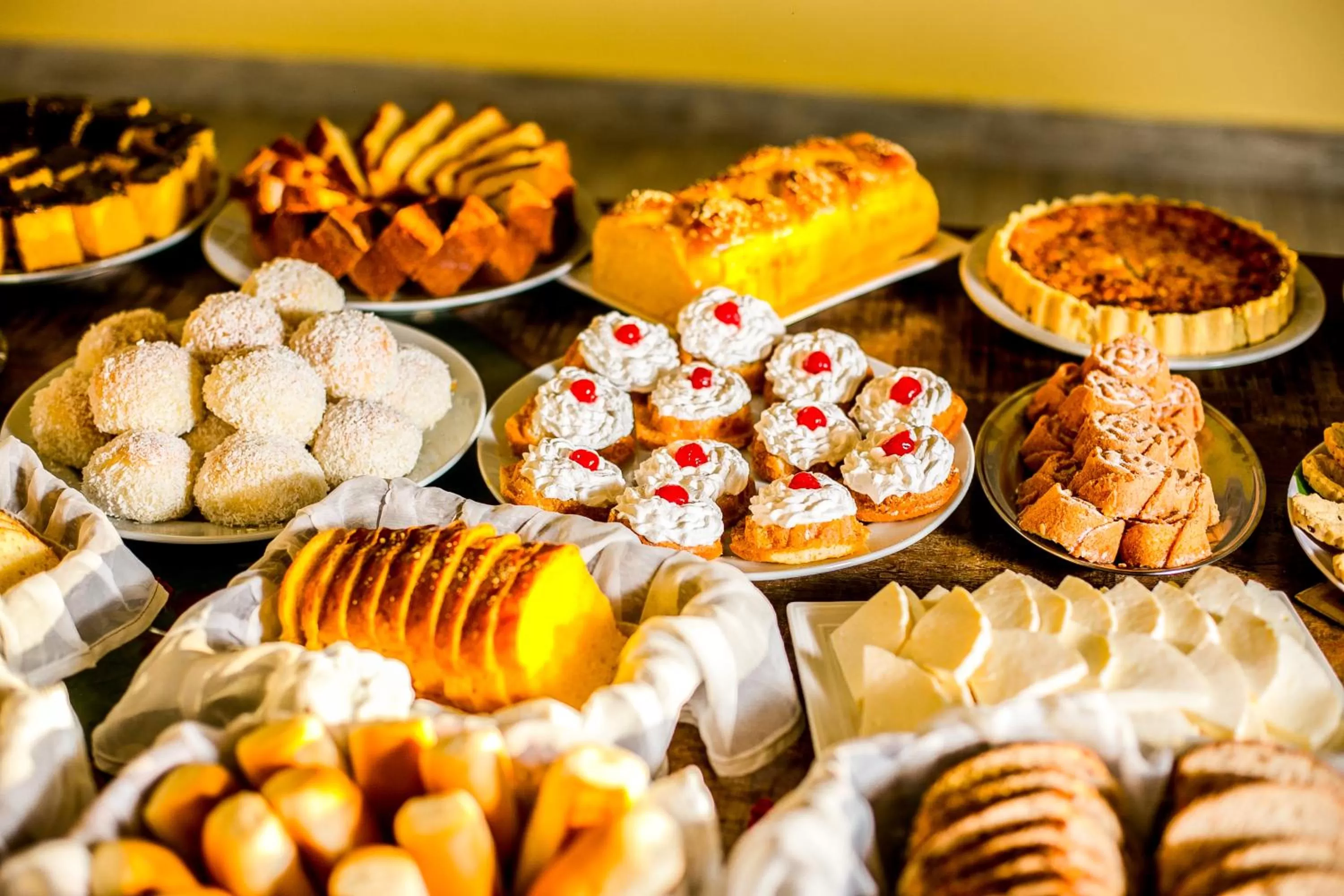 Buffet breakfast in Pousada Eclipse Paraty