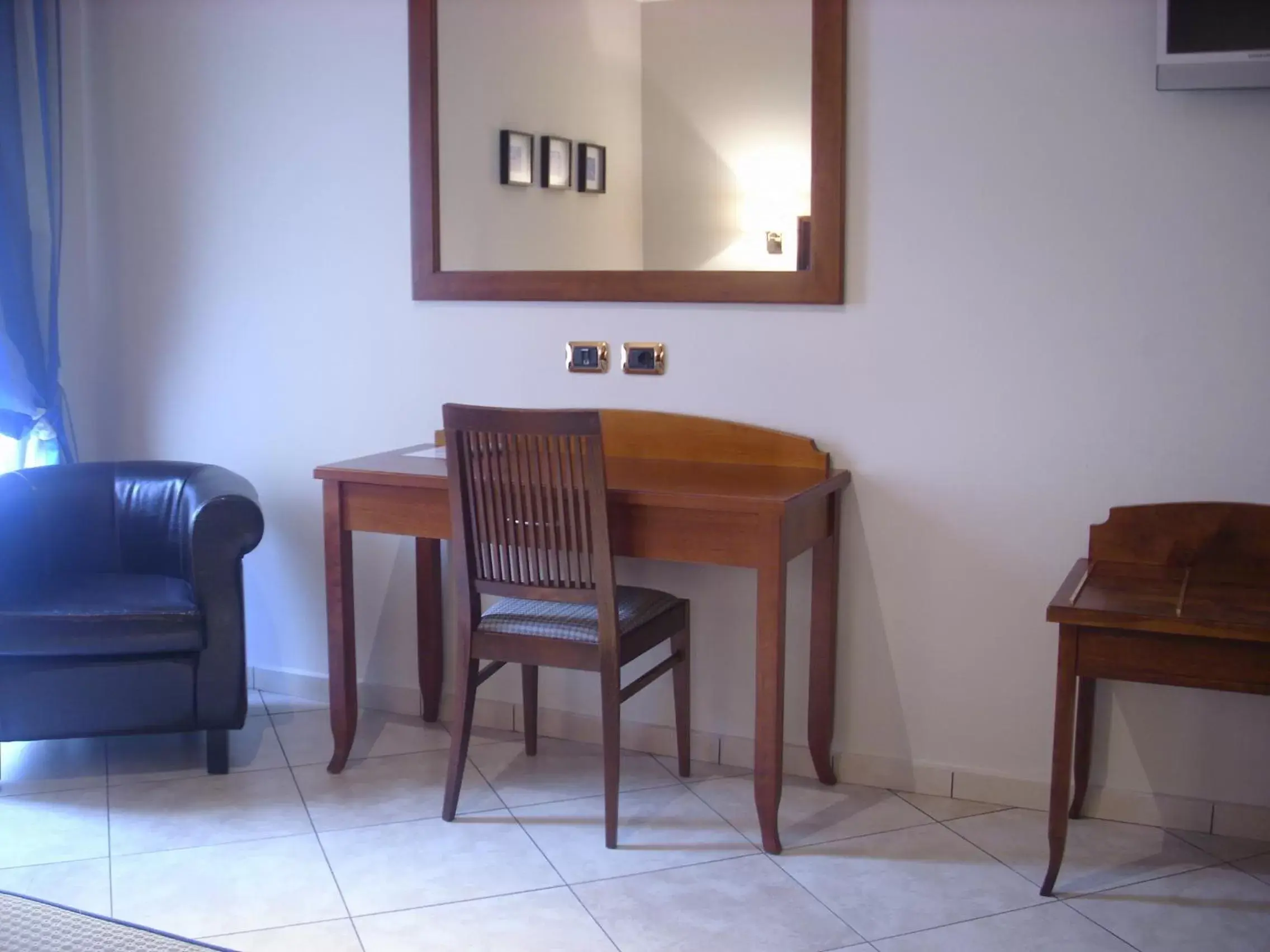 Seating area, Dining Area in Hotel Taormina
