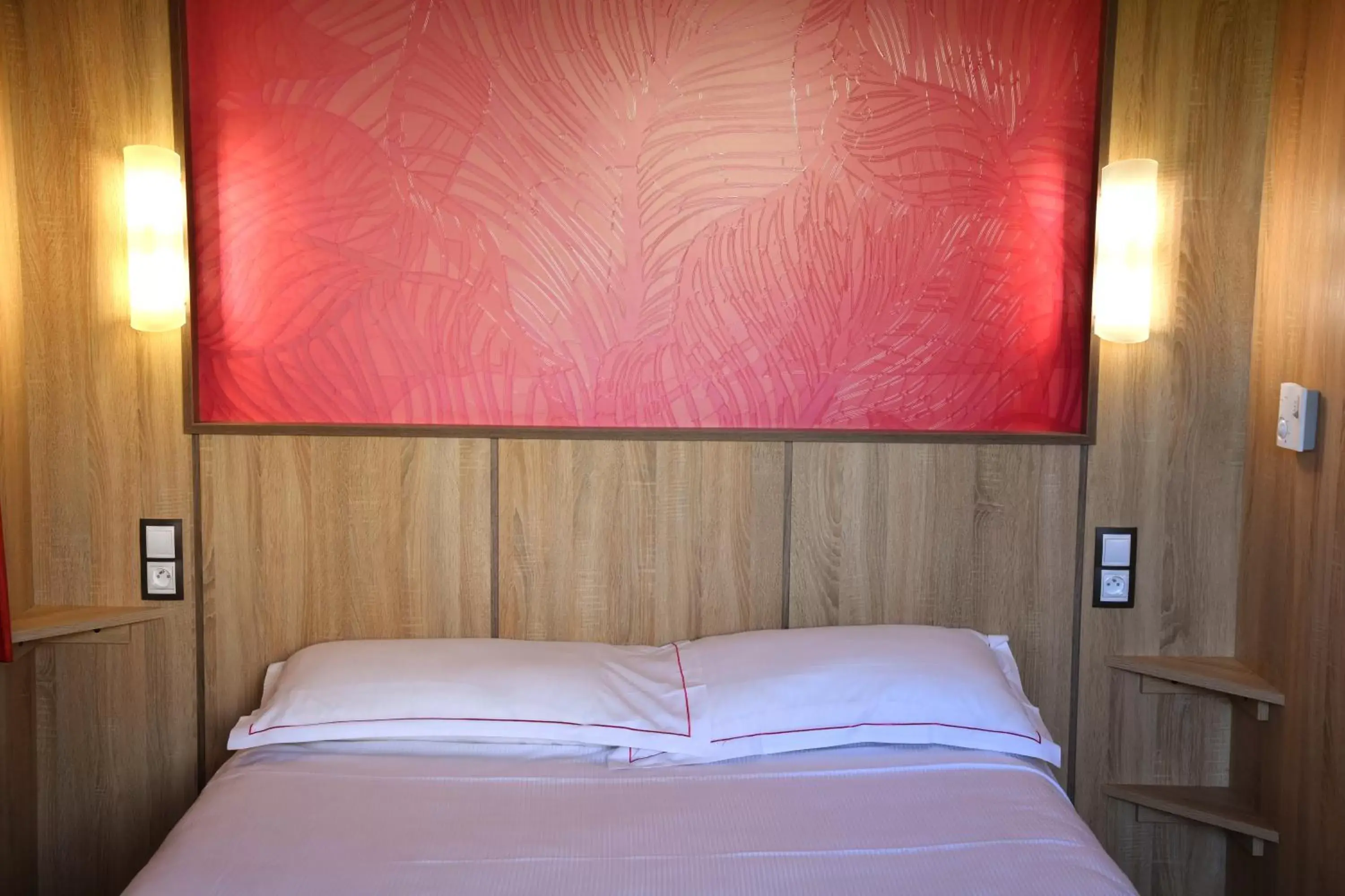 Bed in The Originals Access Aéroport, Hôtel Aurillac Bed in The Originals Access Aéroport, Hôtel Aurillac