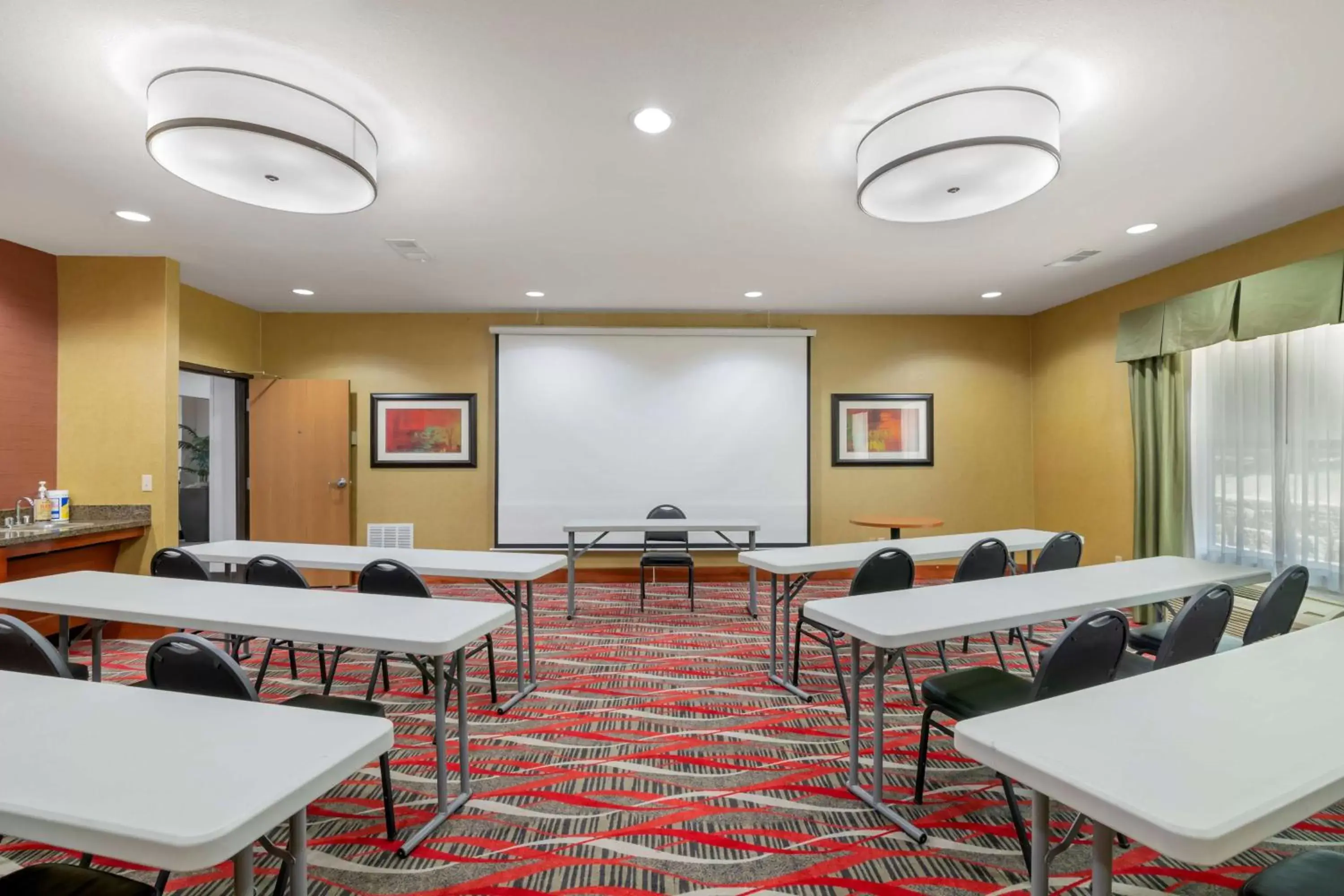 Meeting/conference room in Best Western Plus Denton Inn & Suites