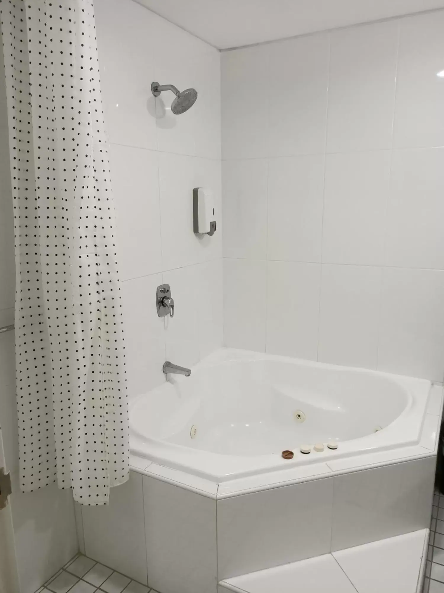 Bath, Bathroom in Boulevard on Beaumont