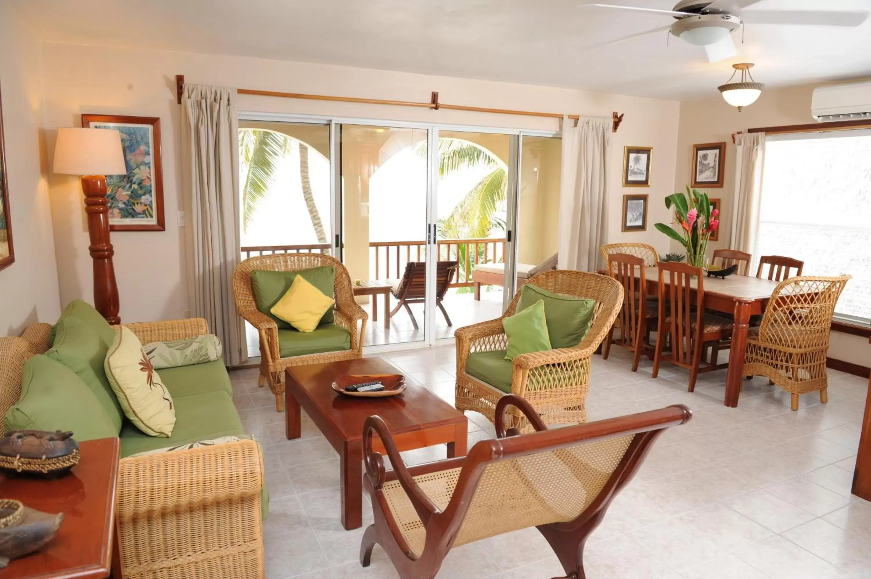 Living room in The Palms Oceanfront Suites Living room in The Palms Oceanfront Suites