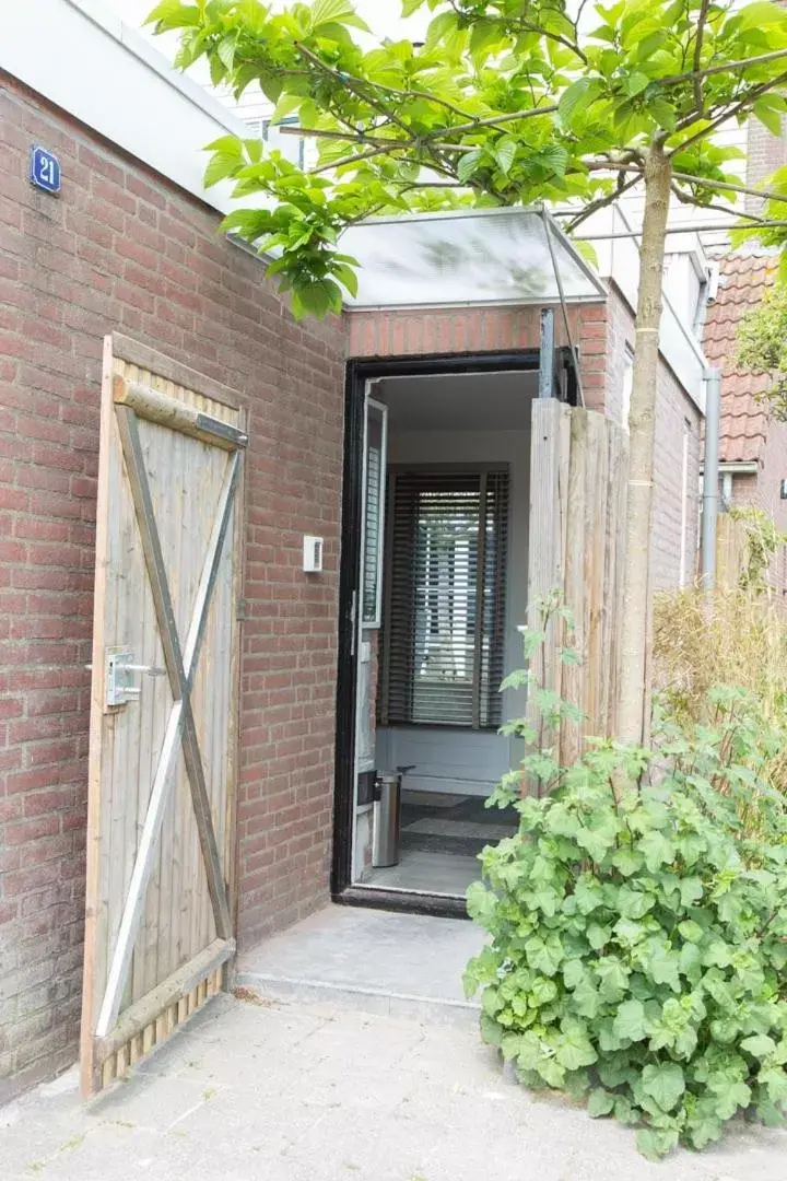 Facade/entrance in Bed & Bike Studio Amsterdam