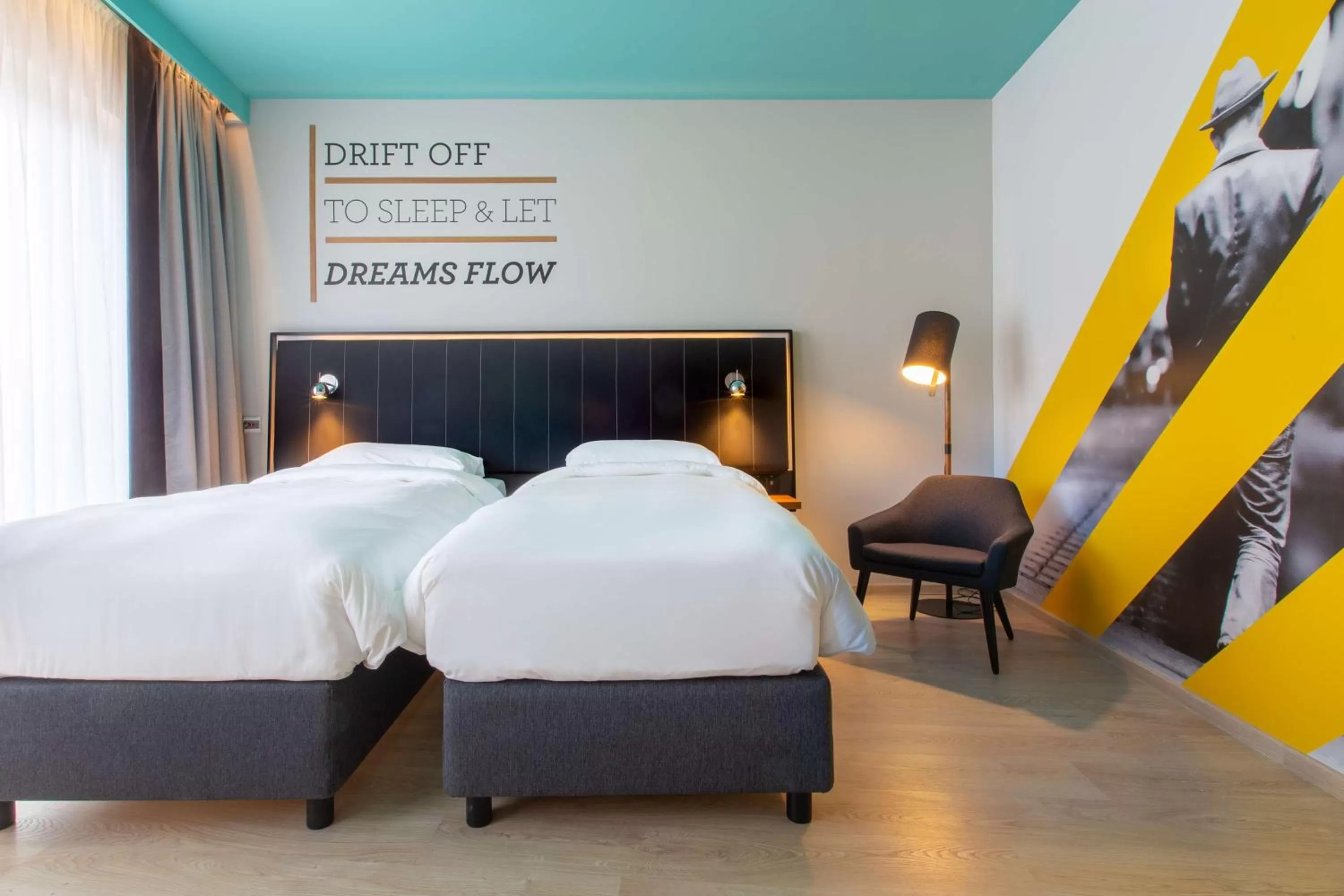 Balcony/Terrace, Bed in Park Inn by Radisson Poznan