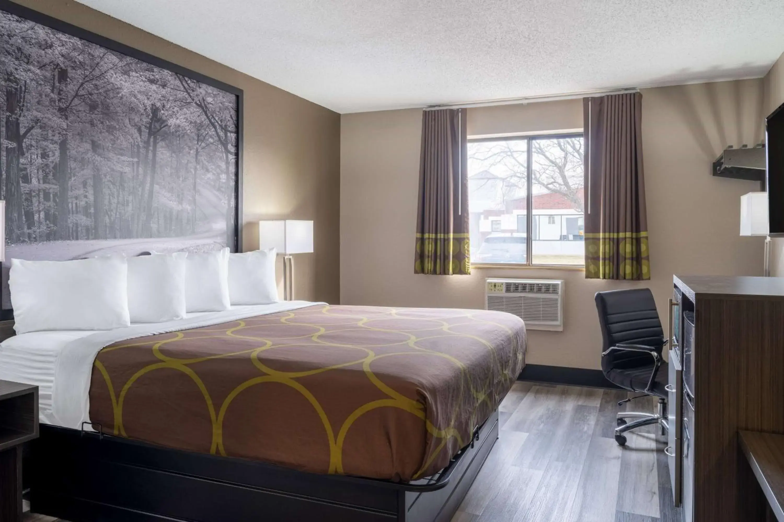 Photo of the whole room, Bed in Super 8 by Wyndham Merrillville