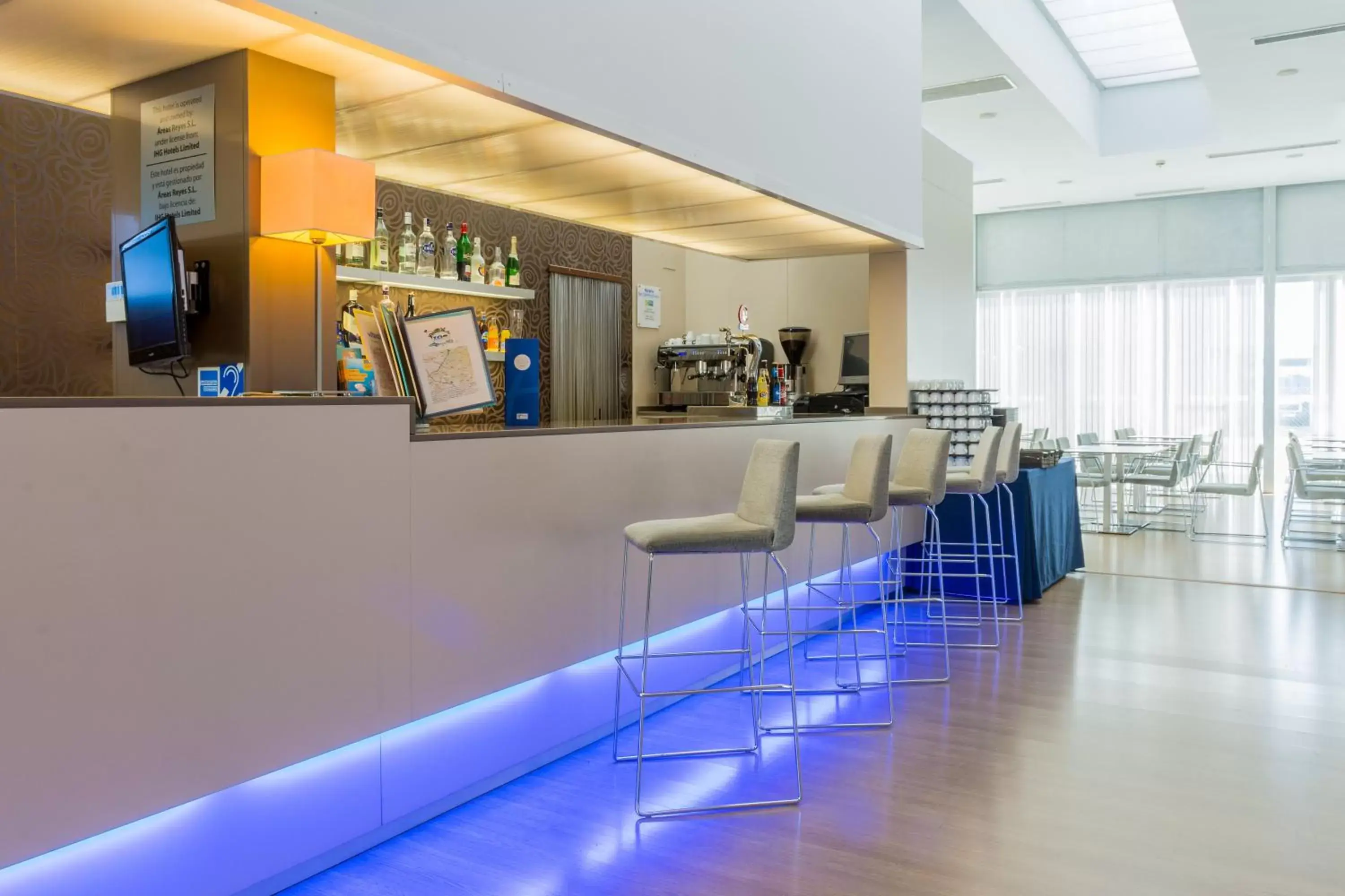 Property building, Lounge/Bar in Holiday Inn Express Madrid Leganes, an IHG Hotel
