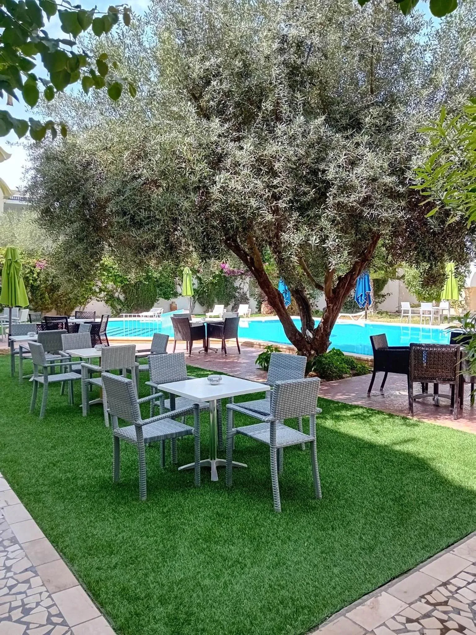 Swimming Pool in Hôtel Romane