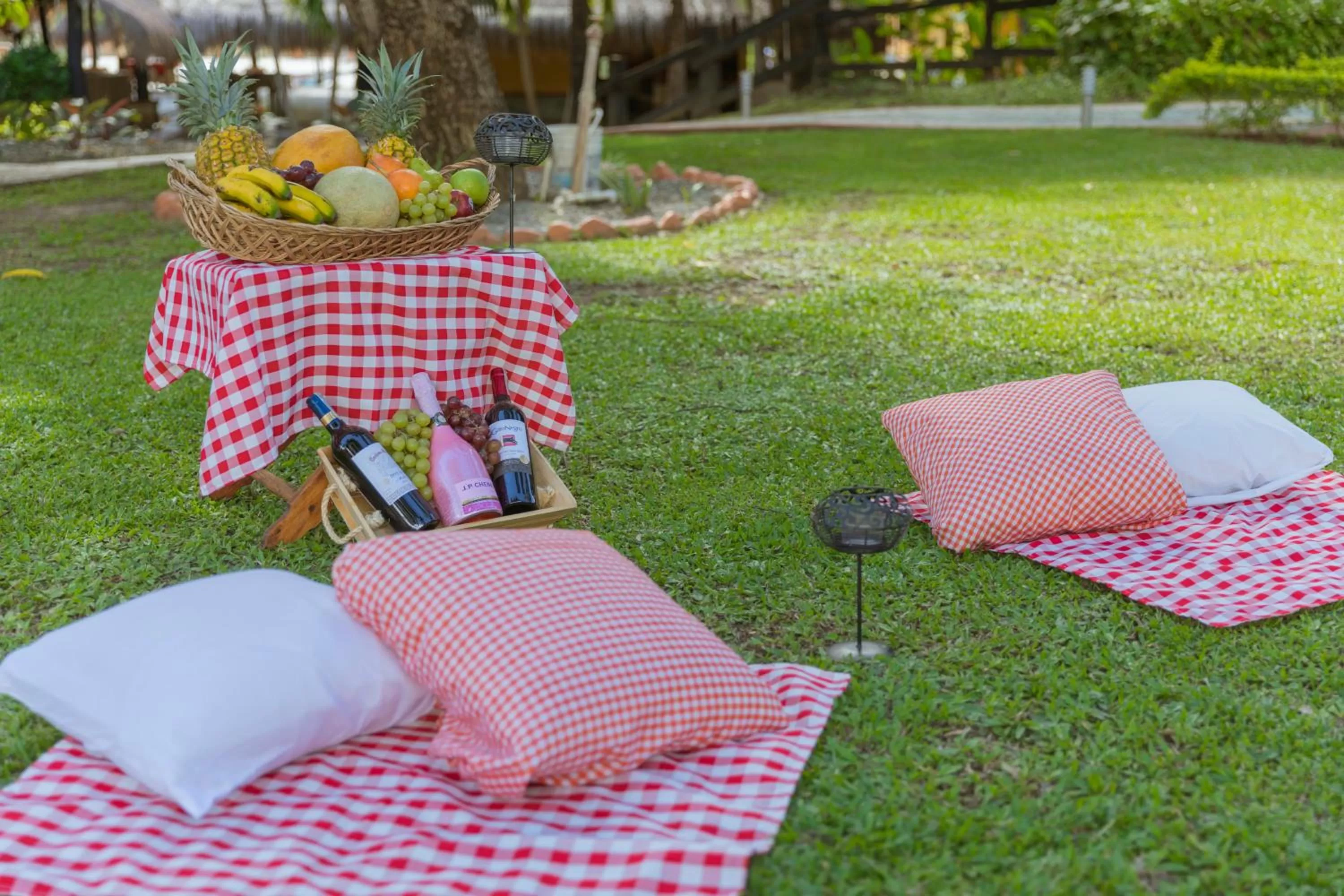 Property building in Hotel Portón del Sol