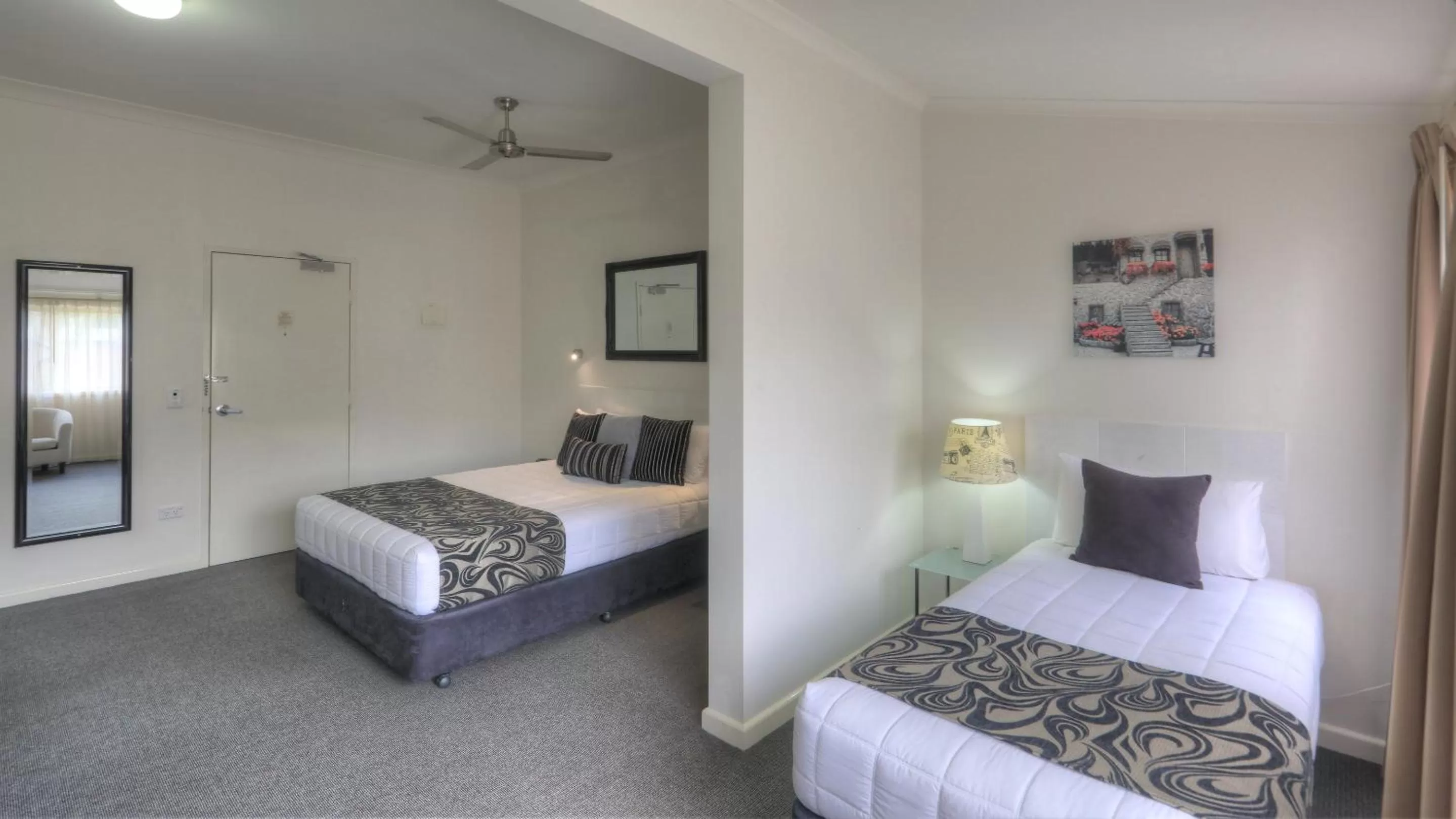 Bed in Heritage River Motor Inn