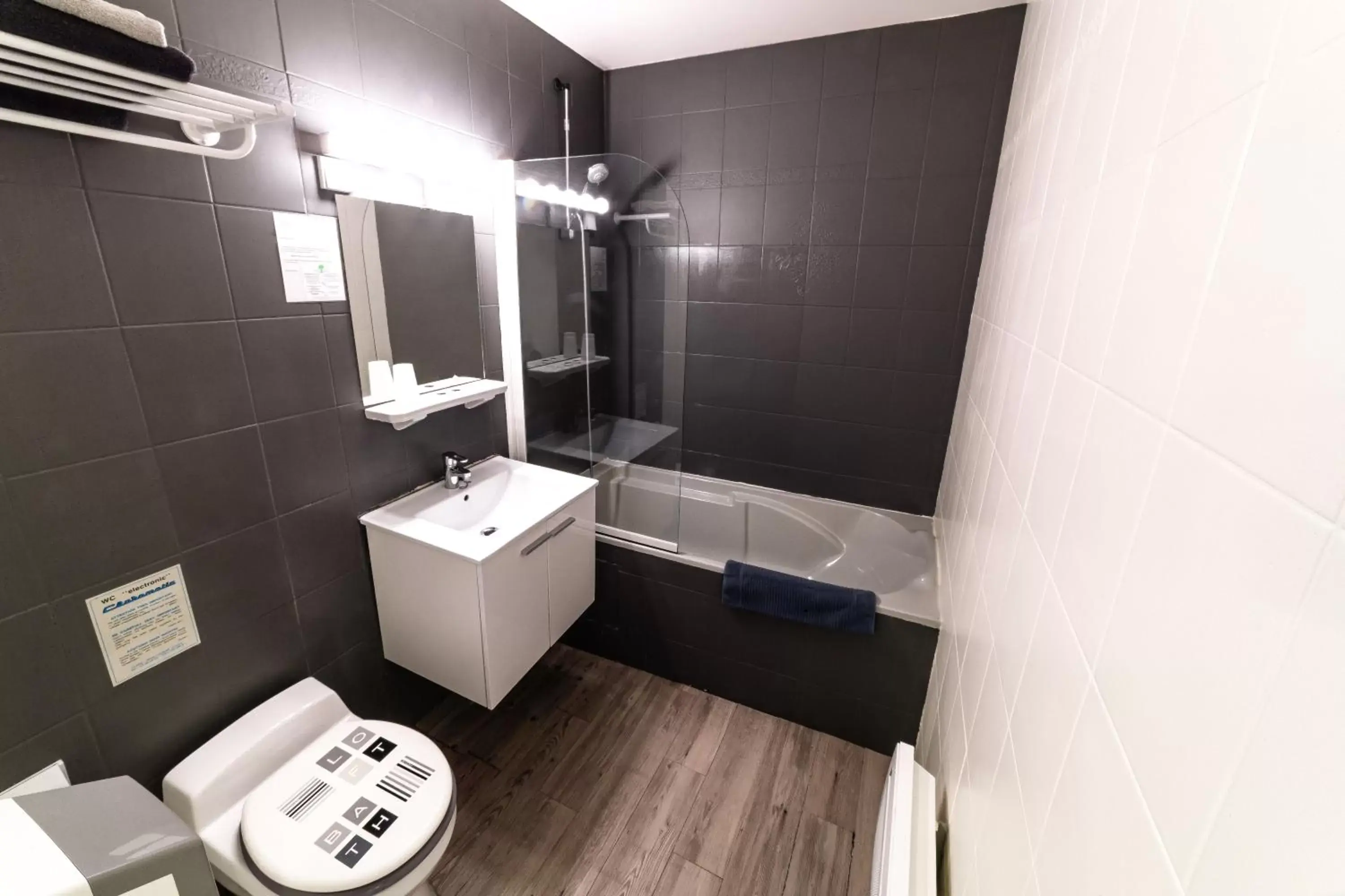 Bathroom in Hôtel Furania