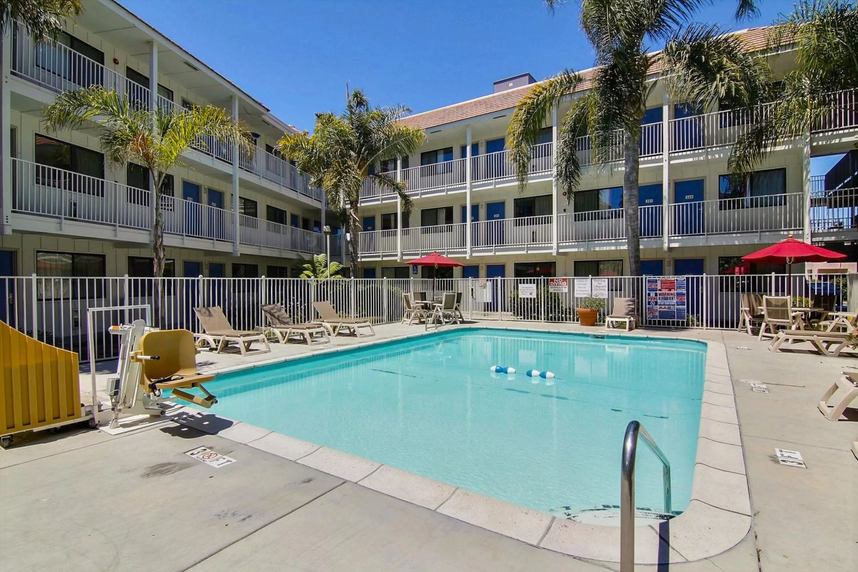 Swimming pool in Motel 6-Carpinteria, CA - Santa Barbara - North
