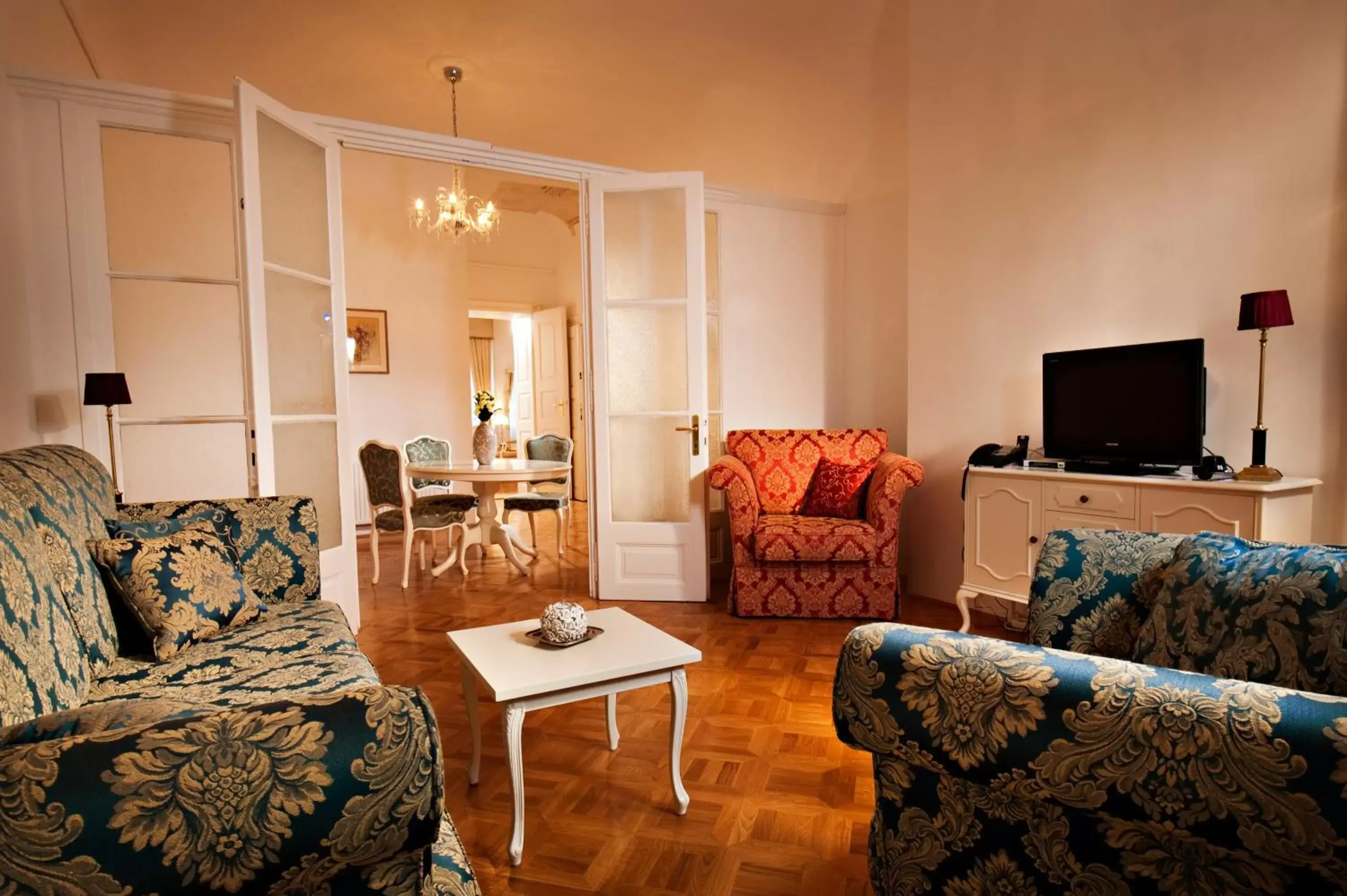 Living room, Seating Area in Antiq Palace - Historic Hotels of Europe