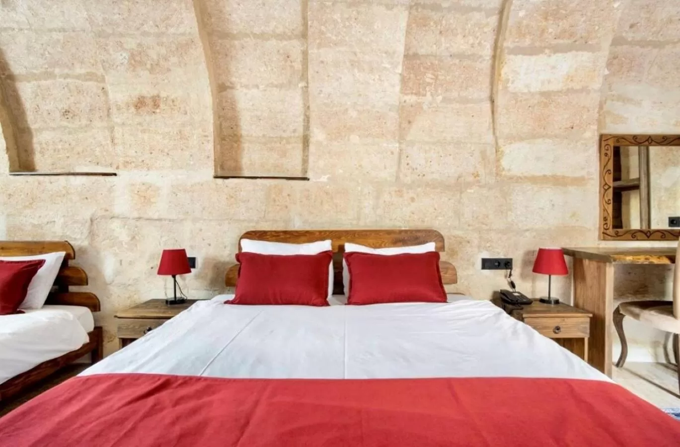 Bed in Uzay Cave Suite Hotel