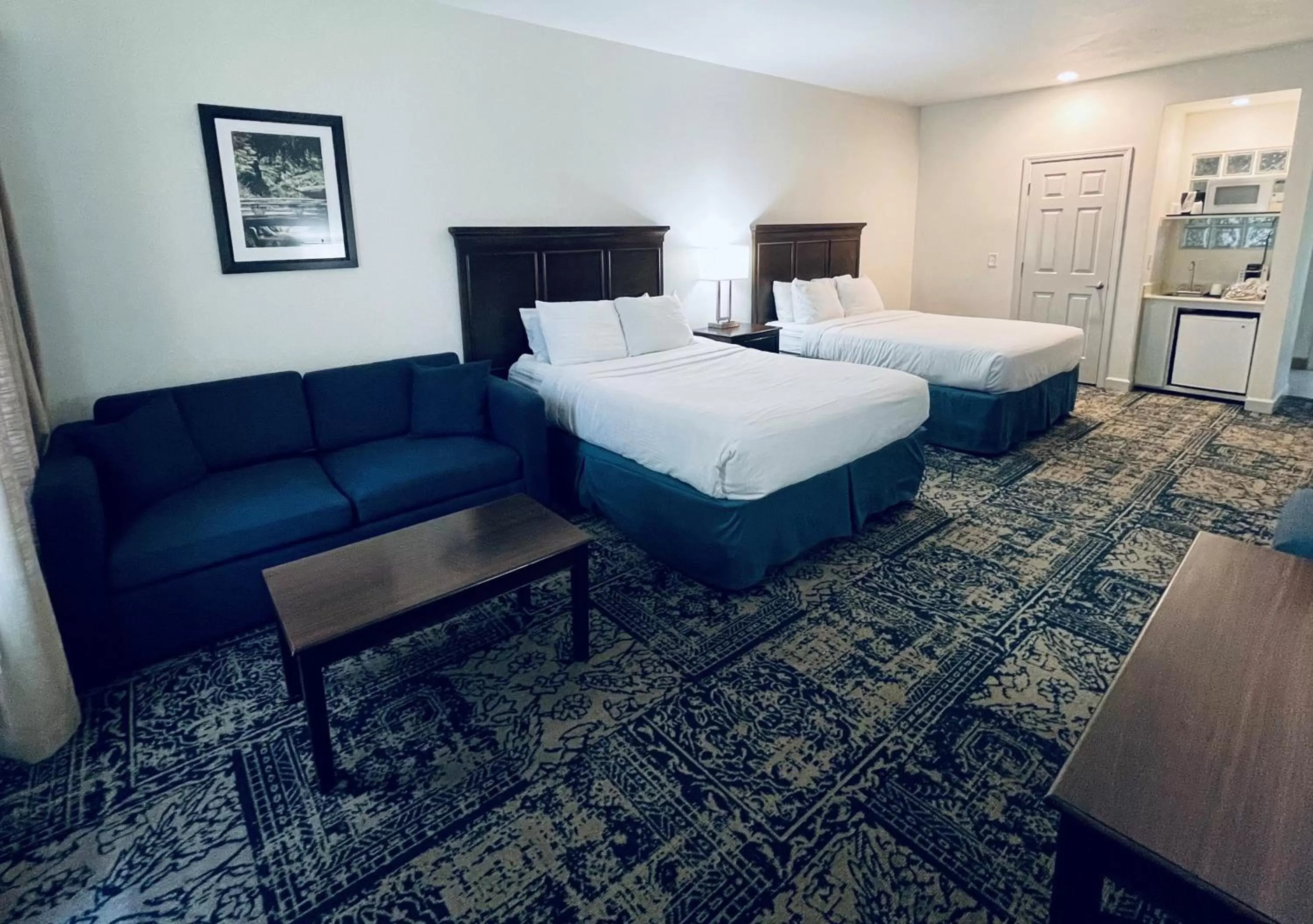 Superior Queen Room with Two Queen Beds in University Park Inn & Suites