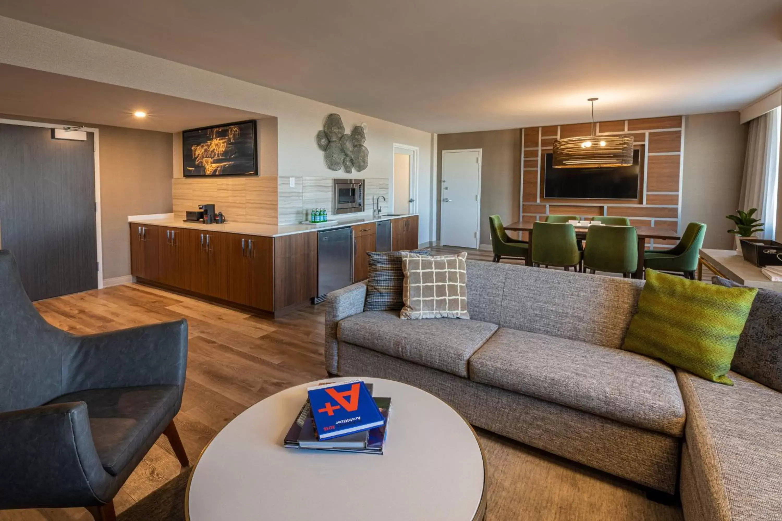 Living room, Seating Area in Wichita Marriott