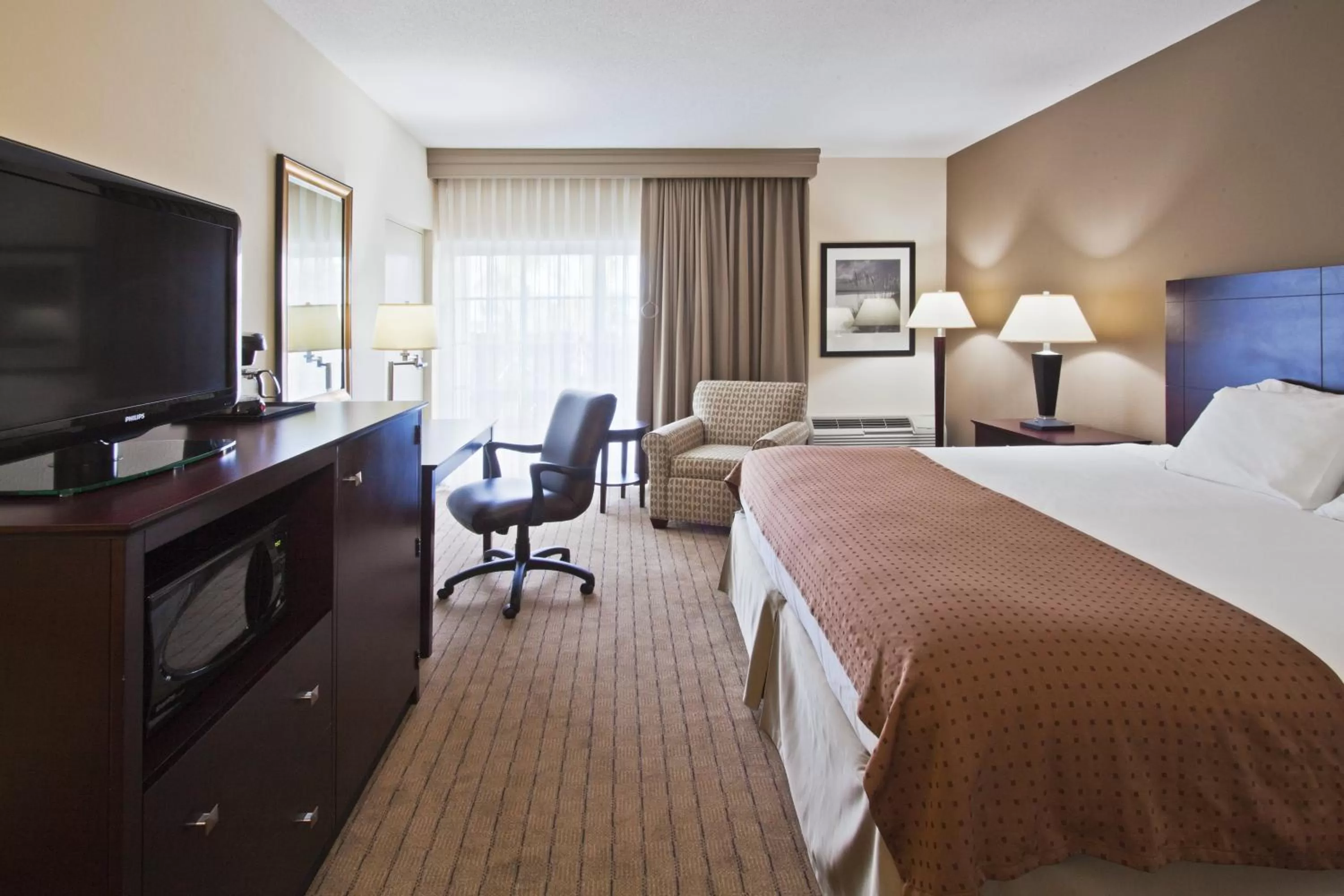 Photo of the whole room, Bed in Holiday Inn Express- North Palm Beach and IHG Hotel