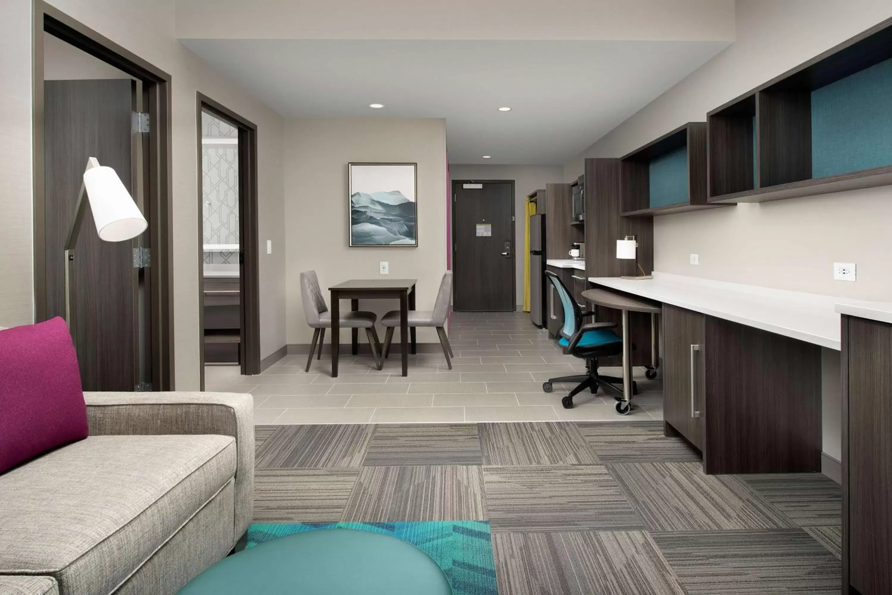 Bed, Seating Area in Home2 Suites By Hilton Denver Northfield