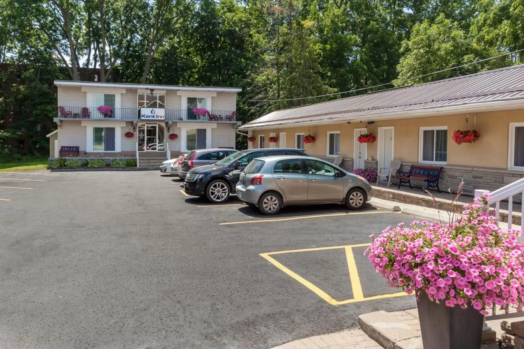 Facade/entrance, Property Building in Kent Inn