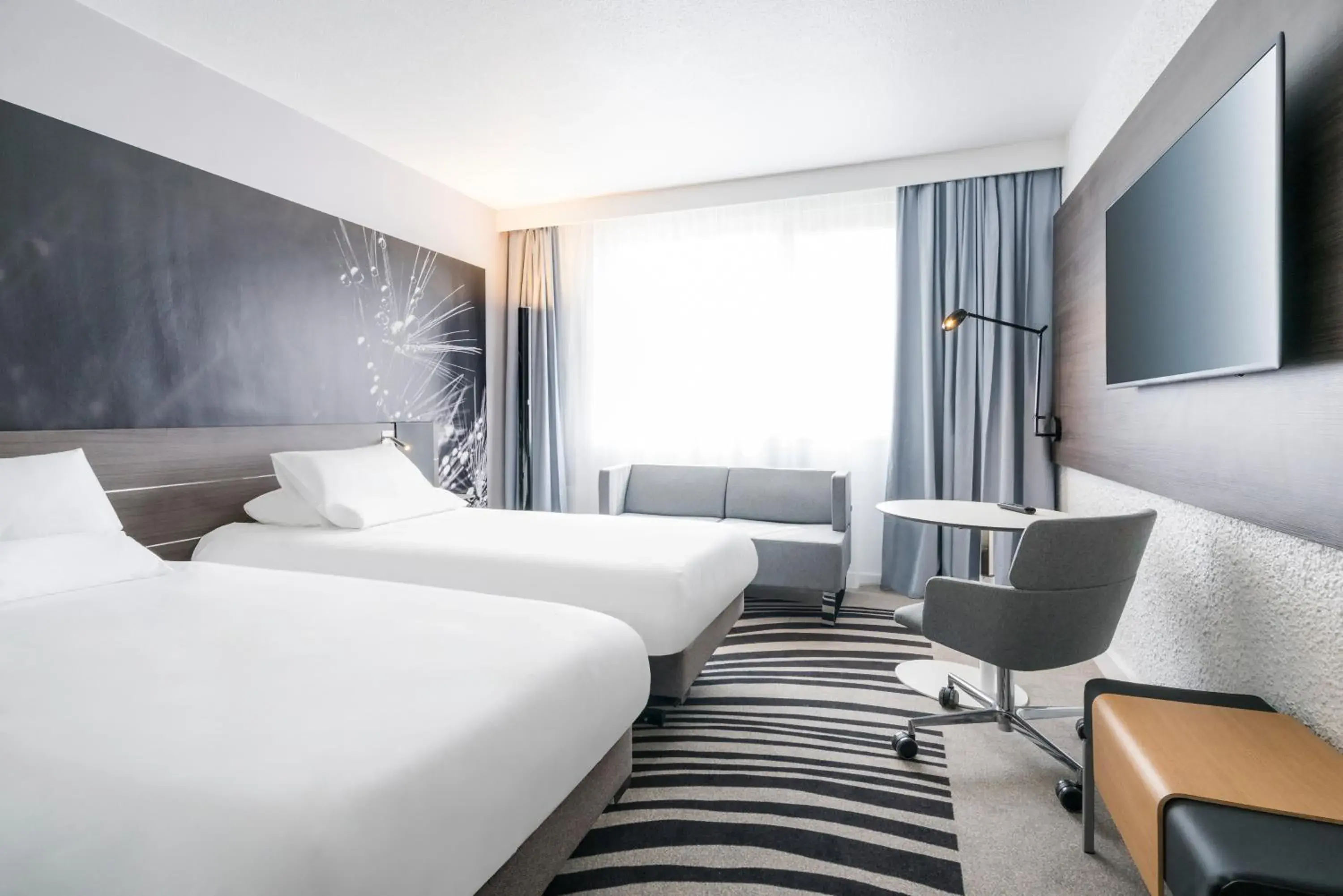 Comfort Room with Twin Beds in Novotel Paris Saclay