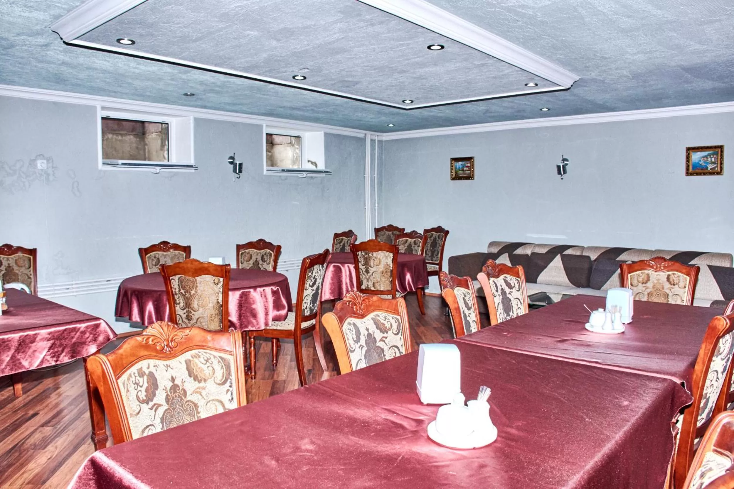 Restaurant/Places to Eat in Hotel Art-Seg