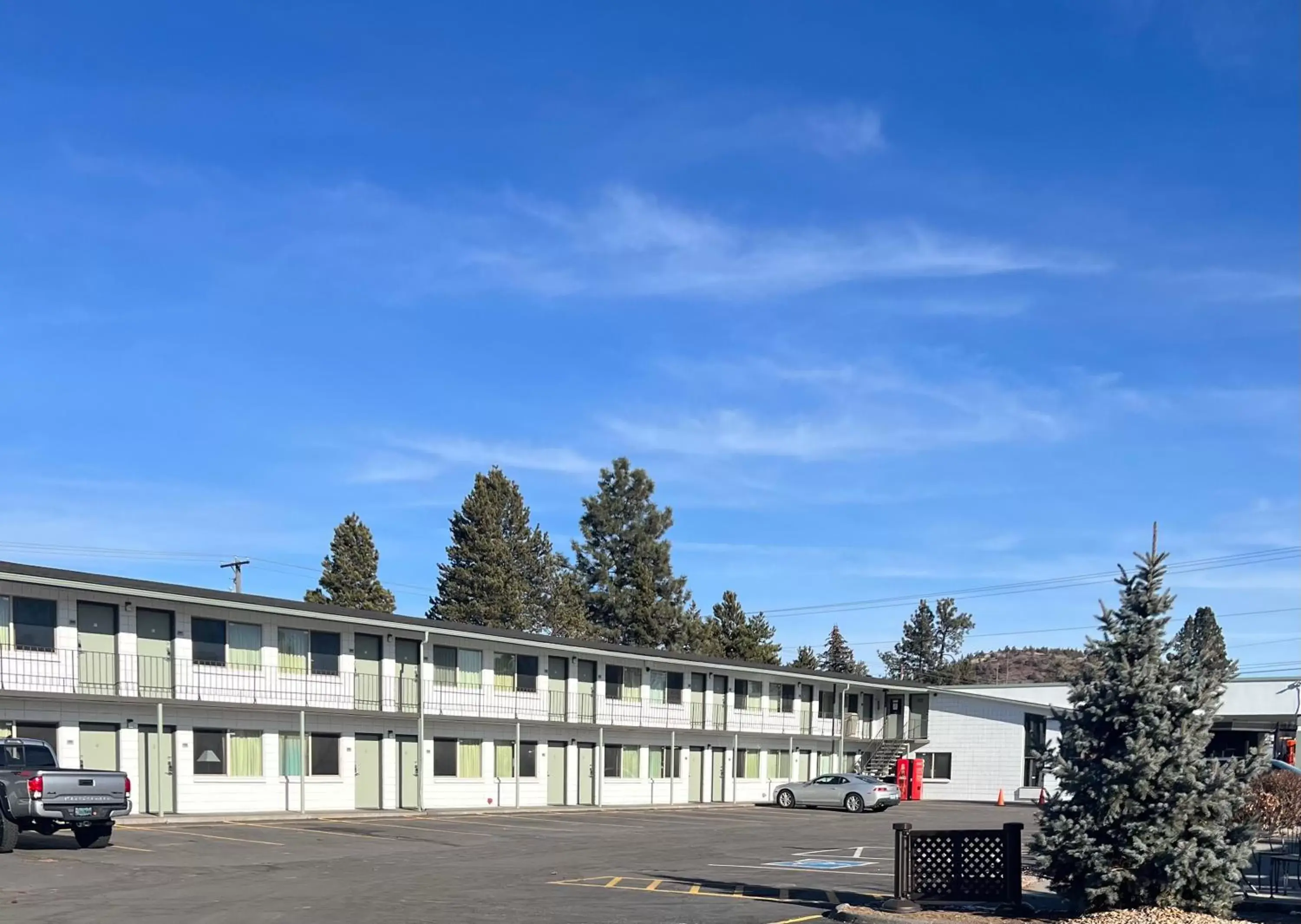 Property Building in Bend Inn & Suites