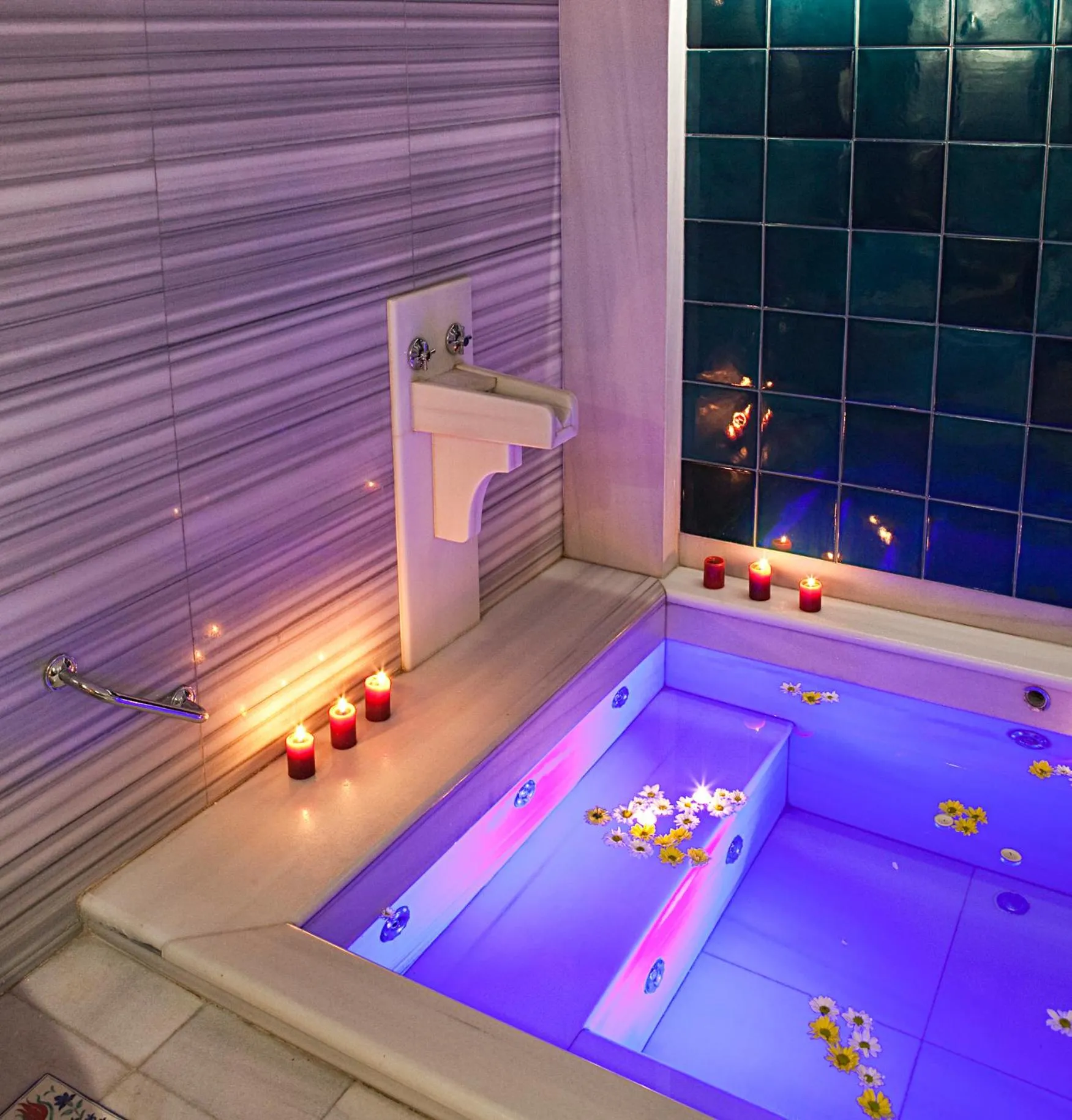 Steam room in Kitapevi Hotel