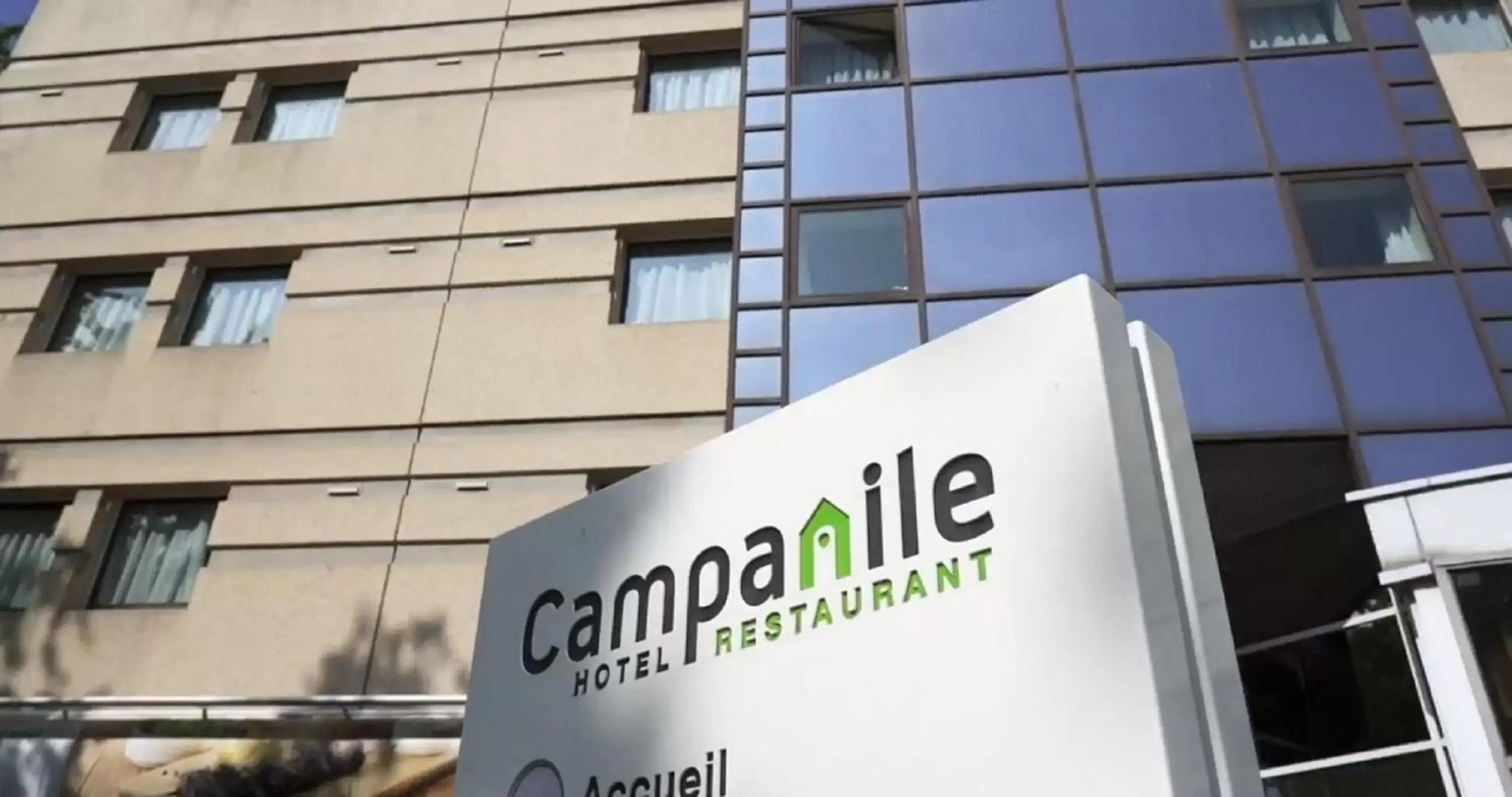 Property building in Campanile Paris Ouest - Gennevilliers Barbanniers