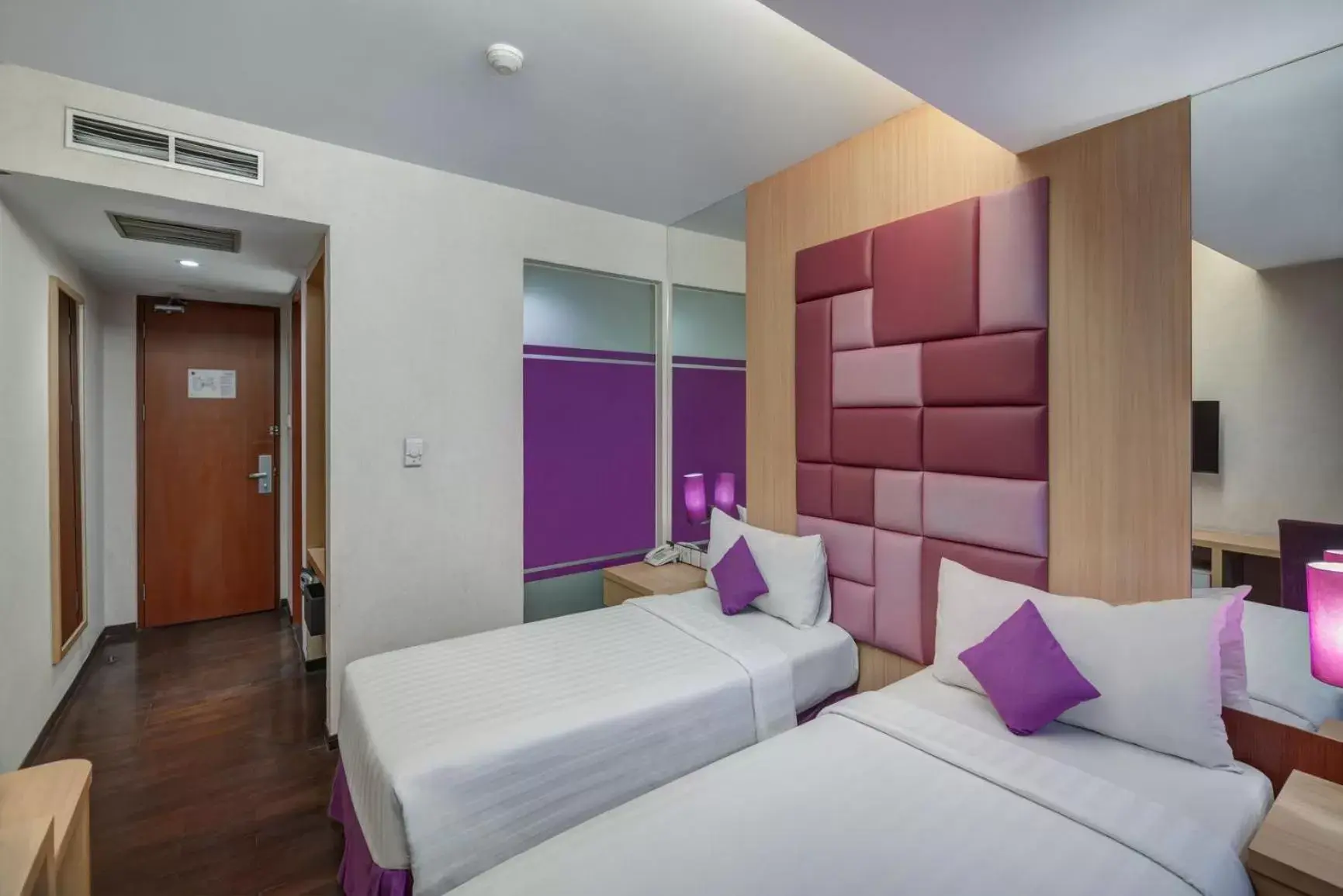 Bed in Quest Hotel Darmo - Surabaya by ASTON