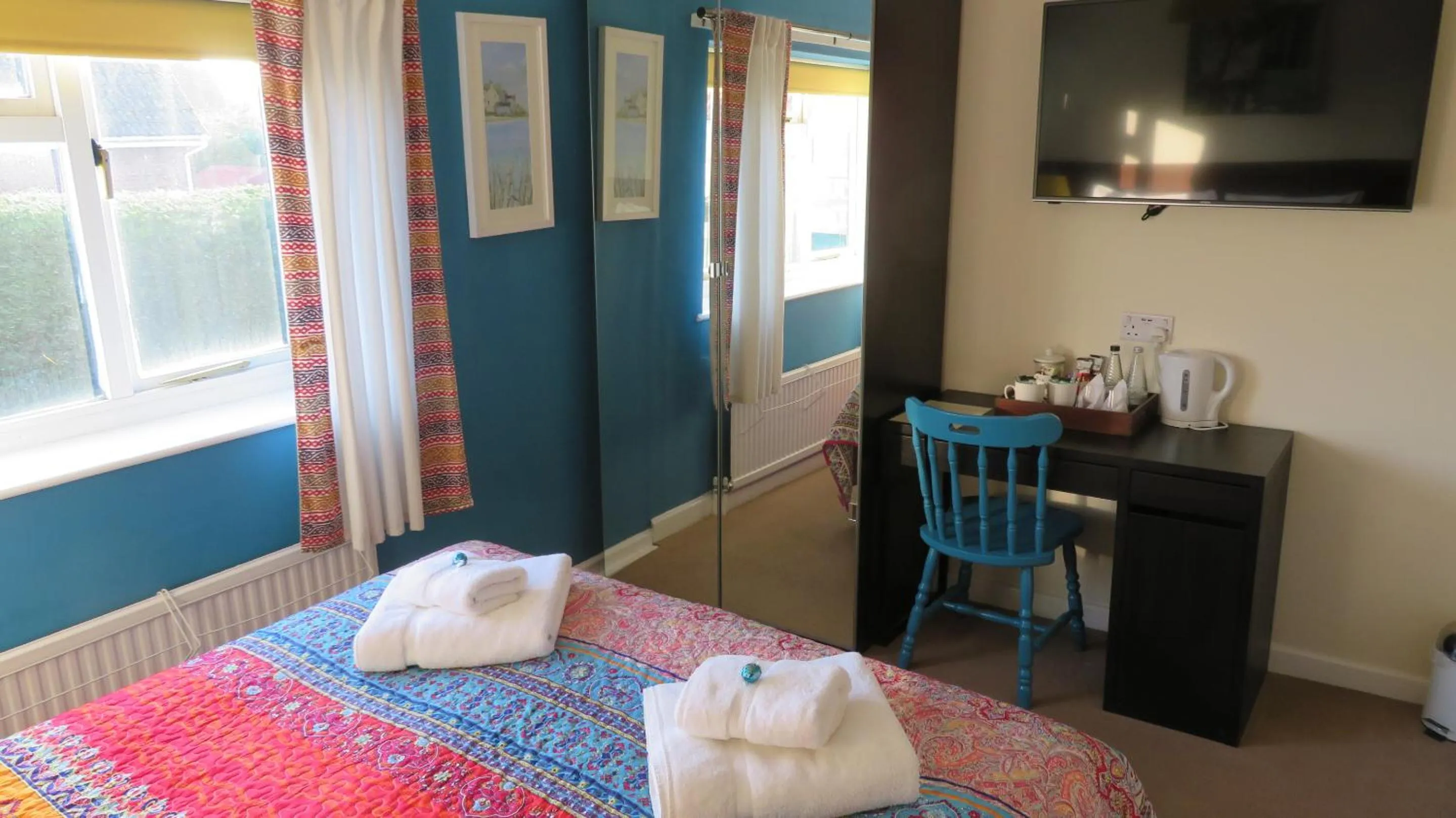 Bedroom, TV/Entertainment Center in The Wheatsheaf