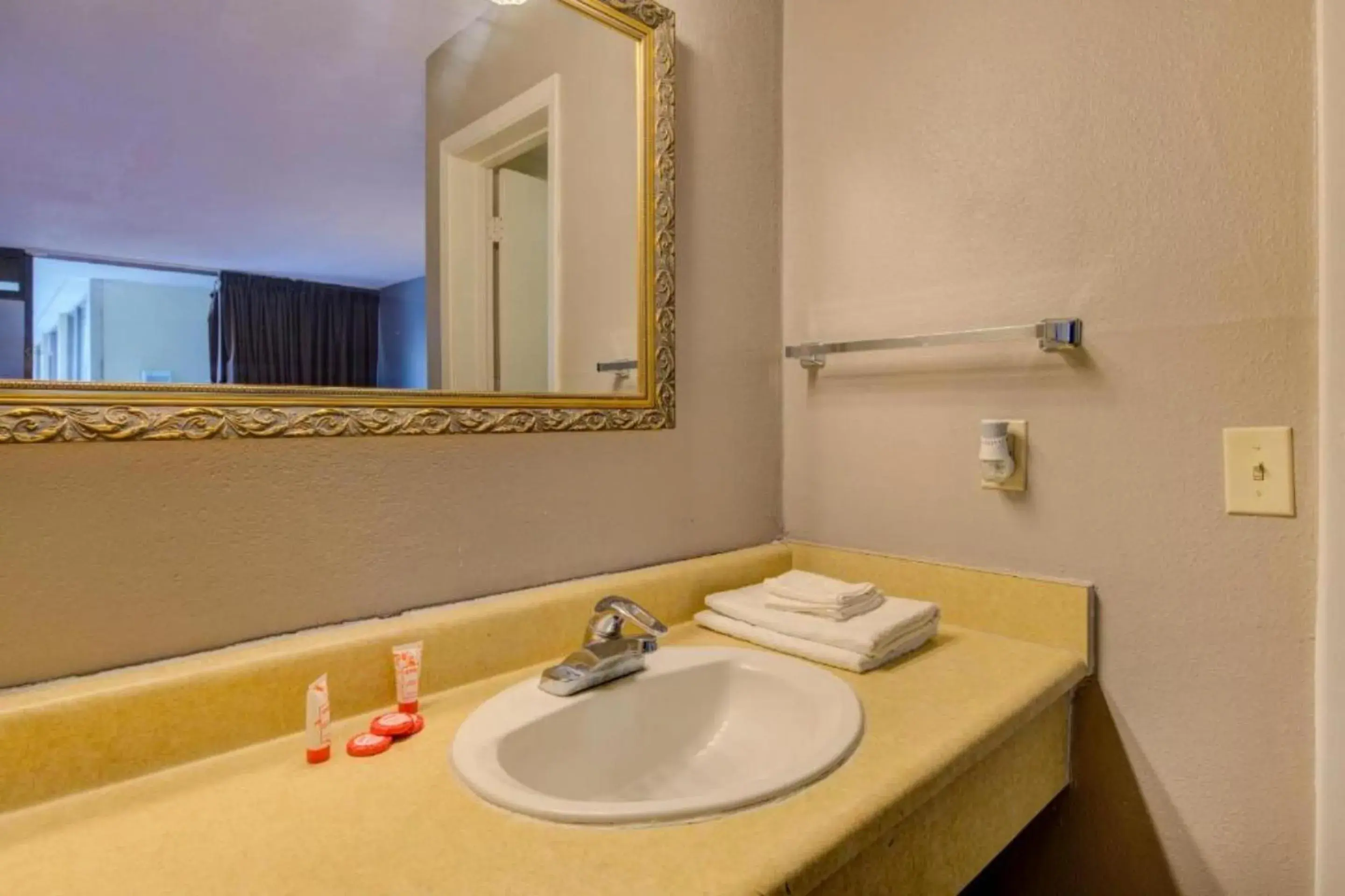Bathroom in OYO Hotel Douglas GA US-441
