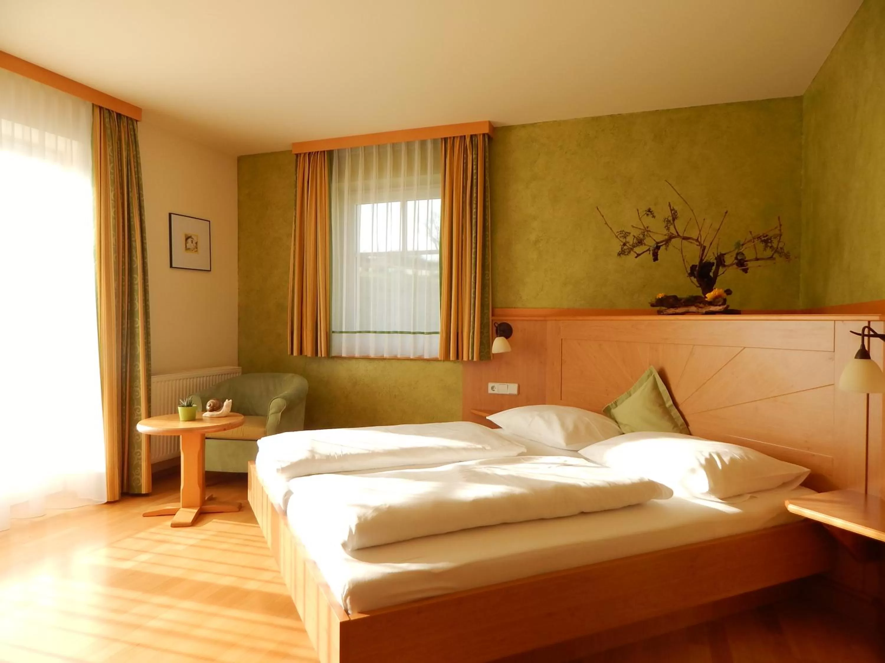 Guests, Bed in Hotel Neustifter