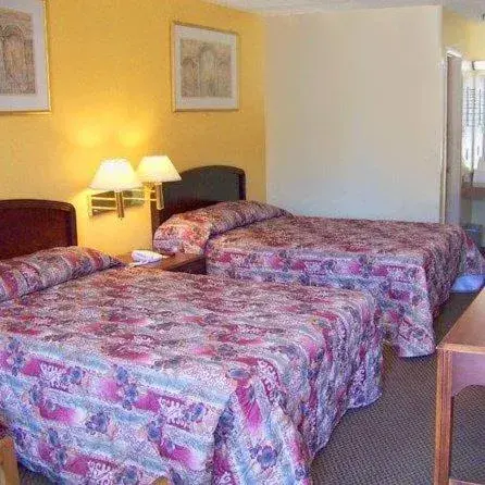 Bed in Seagoville Inn