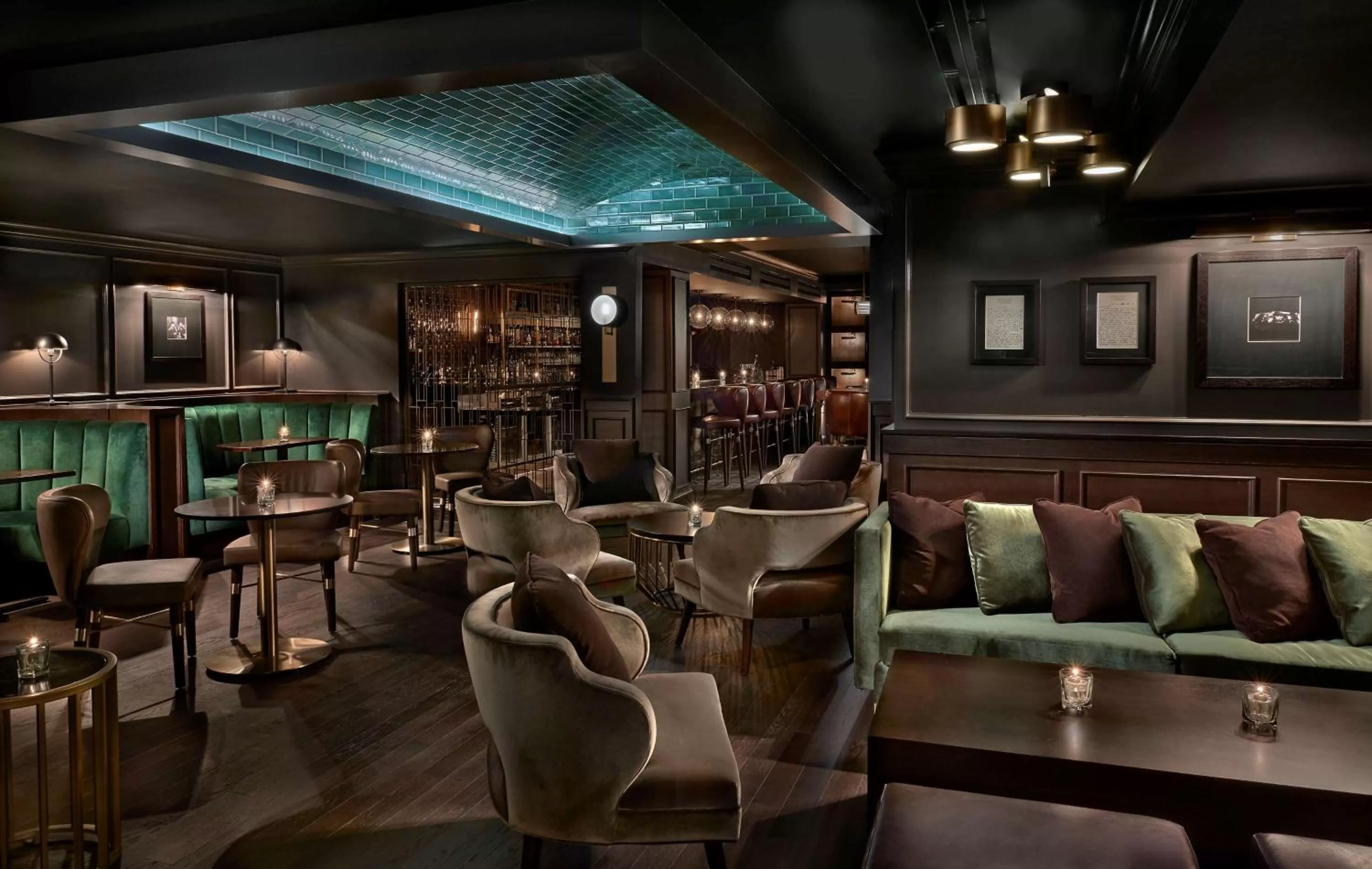 Lounge or bar in Hotel Phillips Kansas City, Curio Collection By Hilton