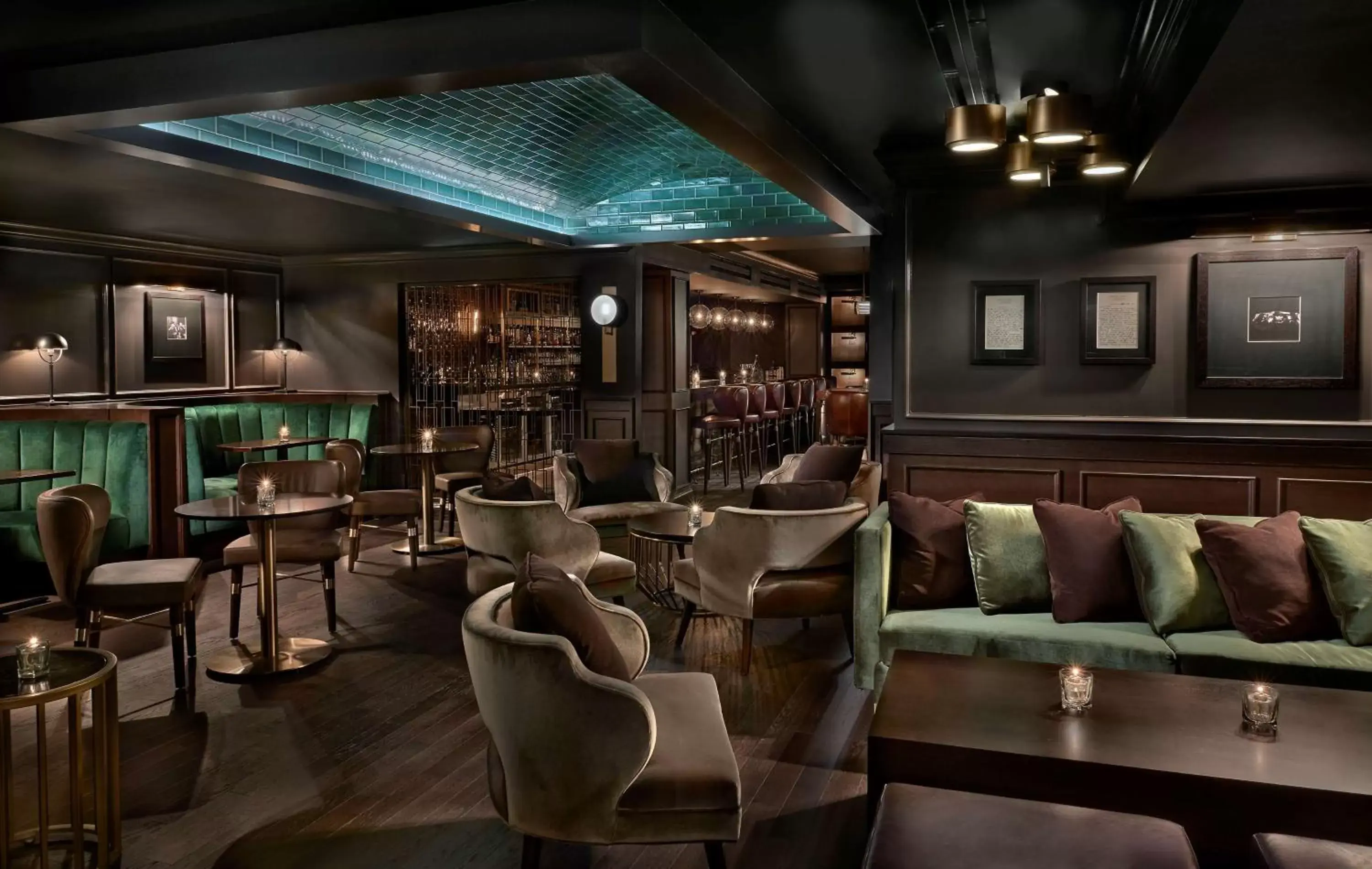 Lounge or bar, Lounge/Bar in Hotel Phillips Kansas City, Curio Collection By Hilton