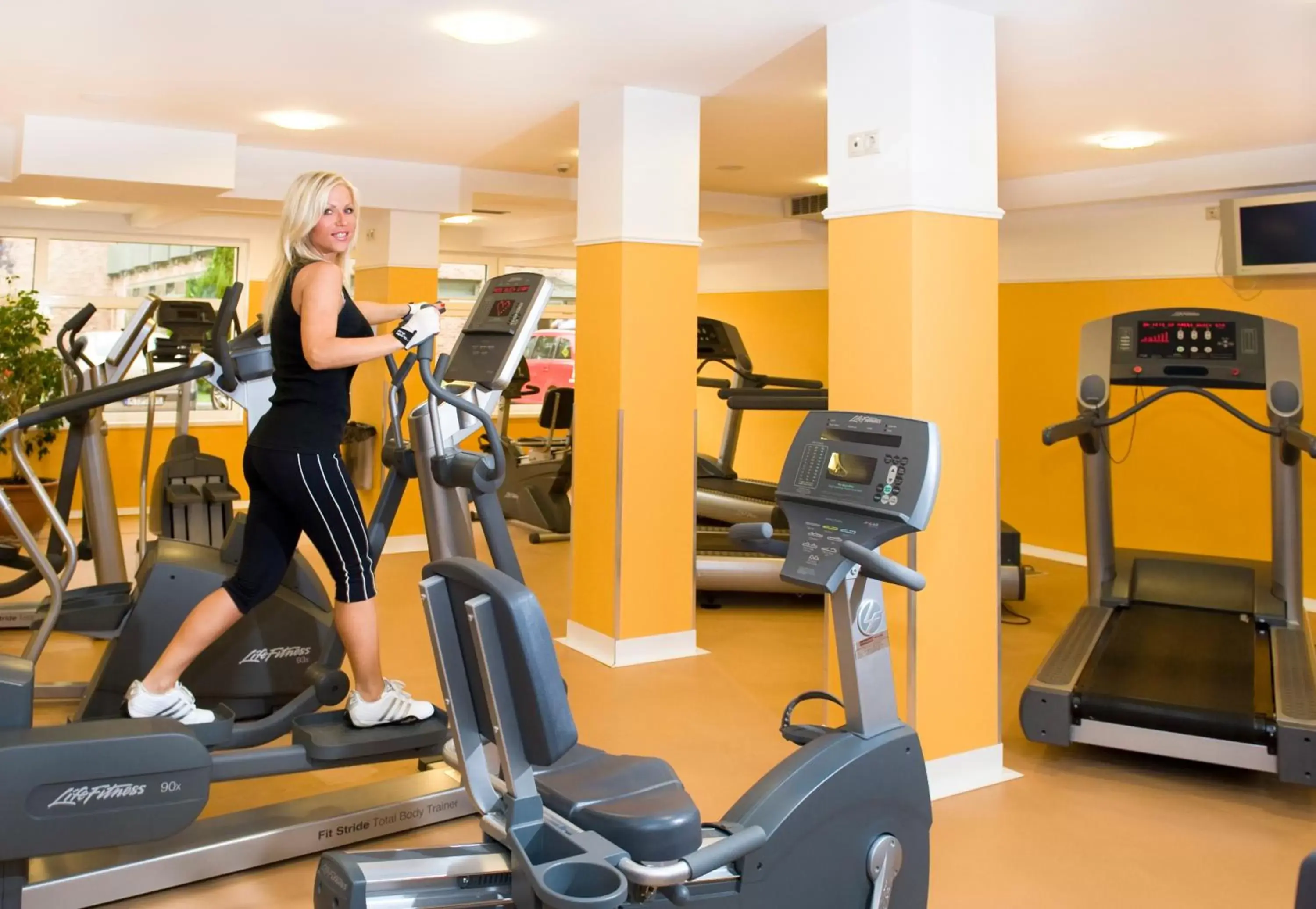 Fitness centre/facilities, Fitness Center/Facilities in Holiday Beach Budapest Wellness Hotel with Sauna Park