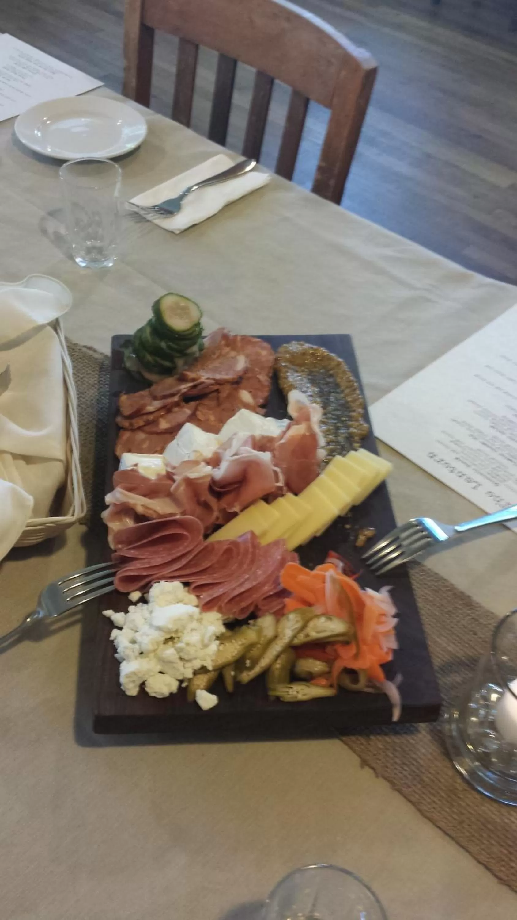 Restaurant/places to eat in The Charleston Inn