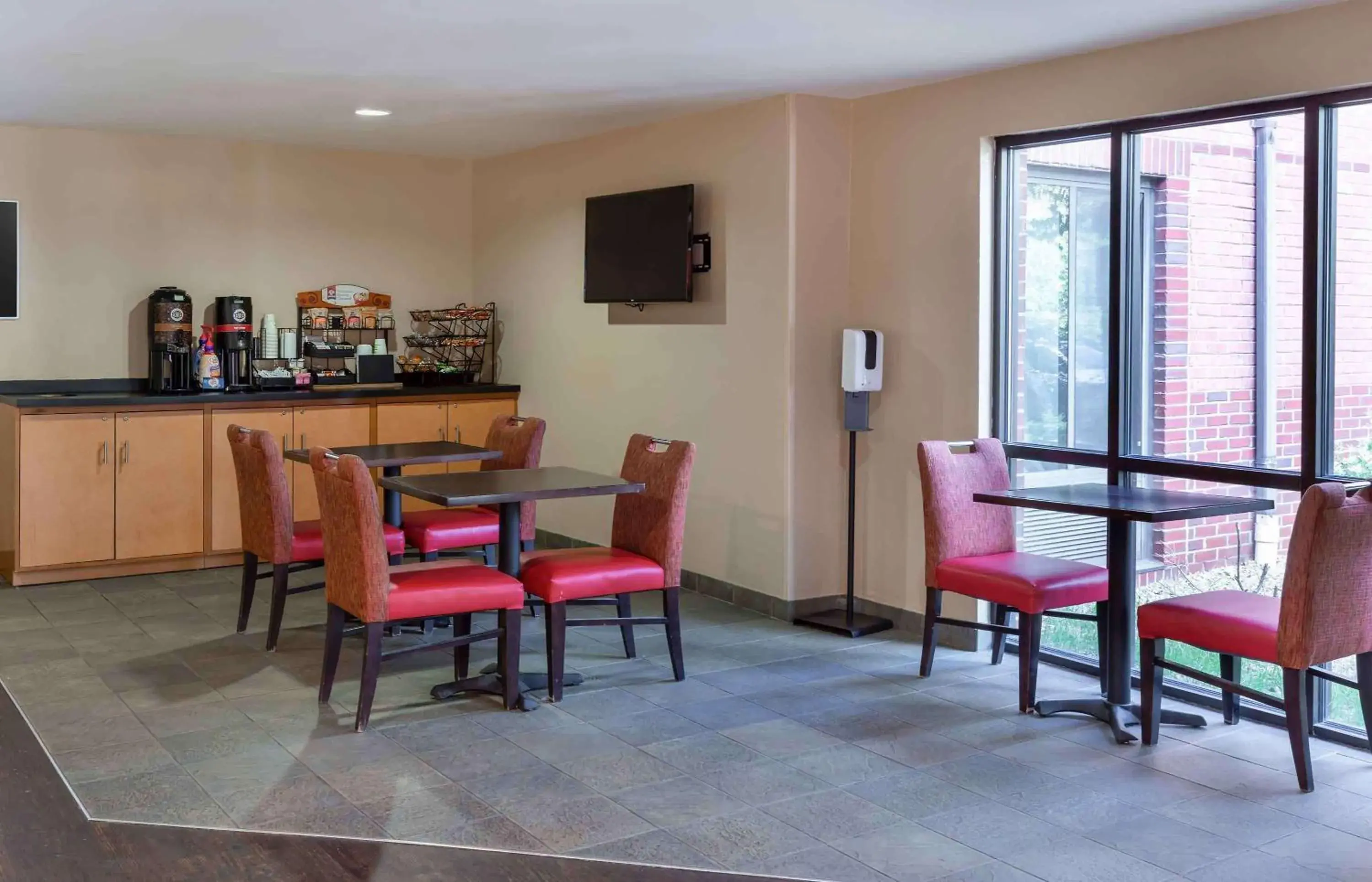 Breakfast in Extended Stay America Suites - Raleigh - Cary - Regency Parkway South