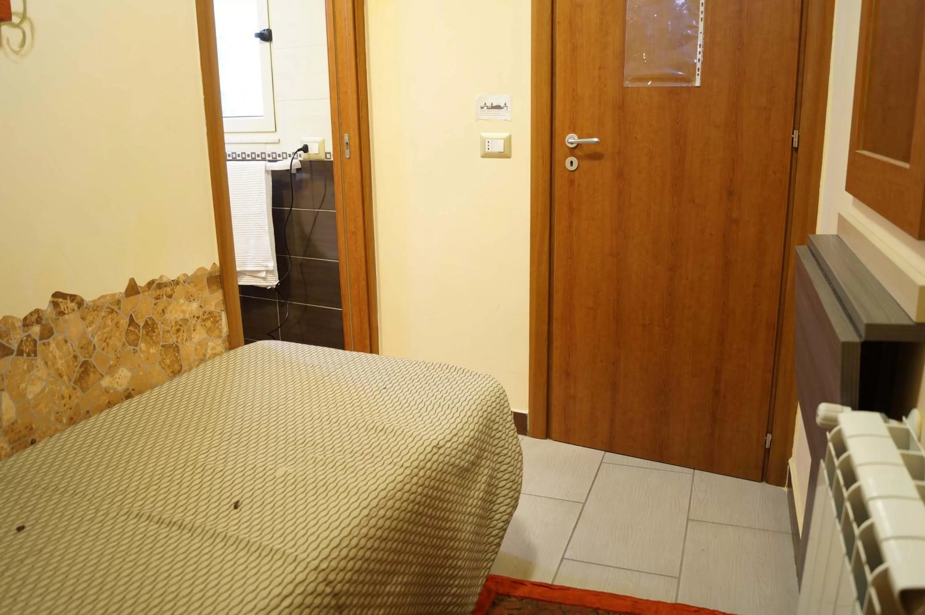 Photo of the whole room, Bed in Golden Dreams B&B