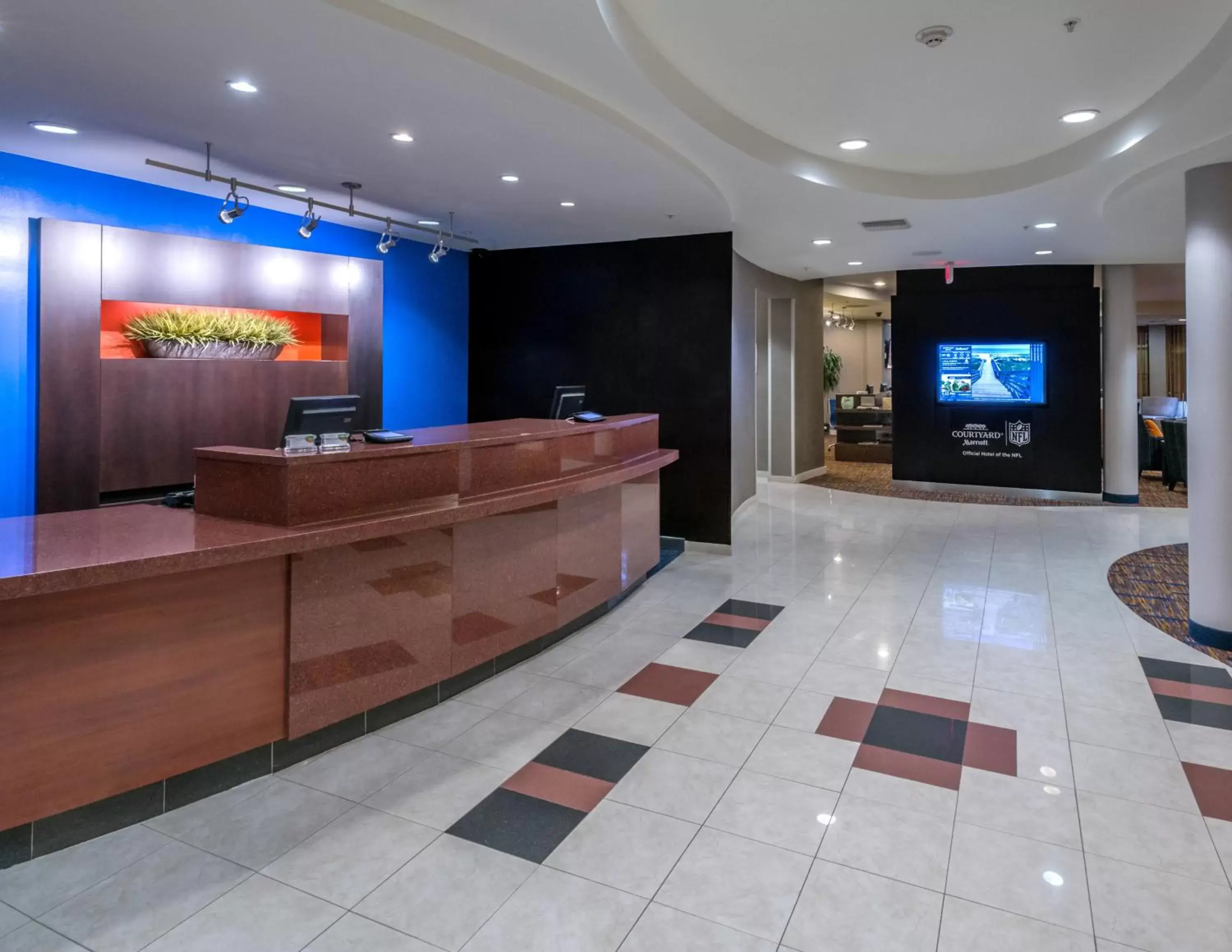 Lobby/Reception in Courtyard by Marriott Panama City