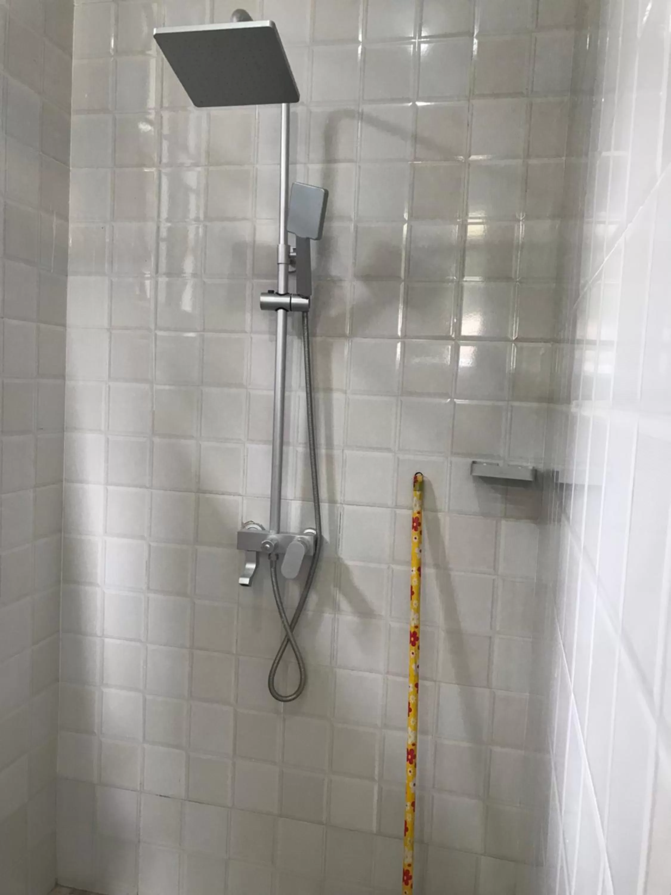 Shower in L&J Modern Backpackers Kinondoni