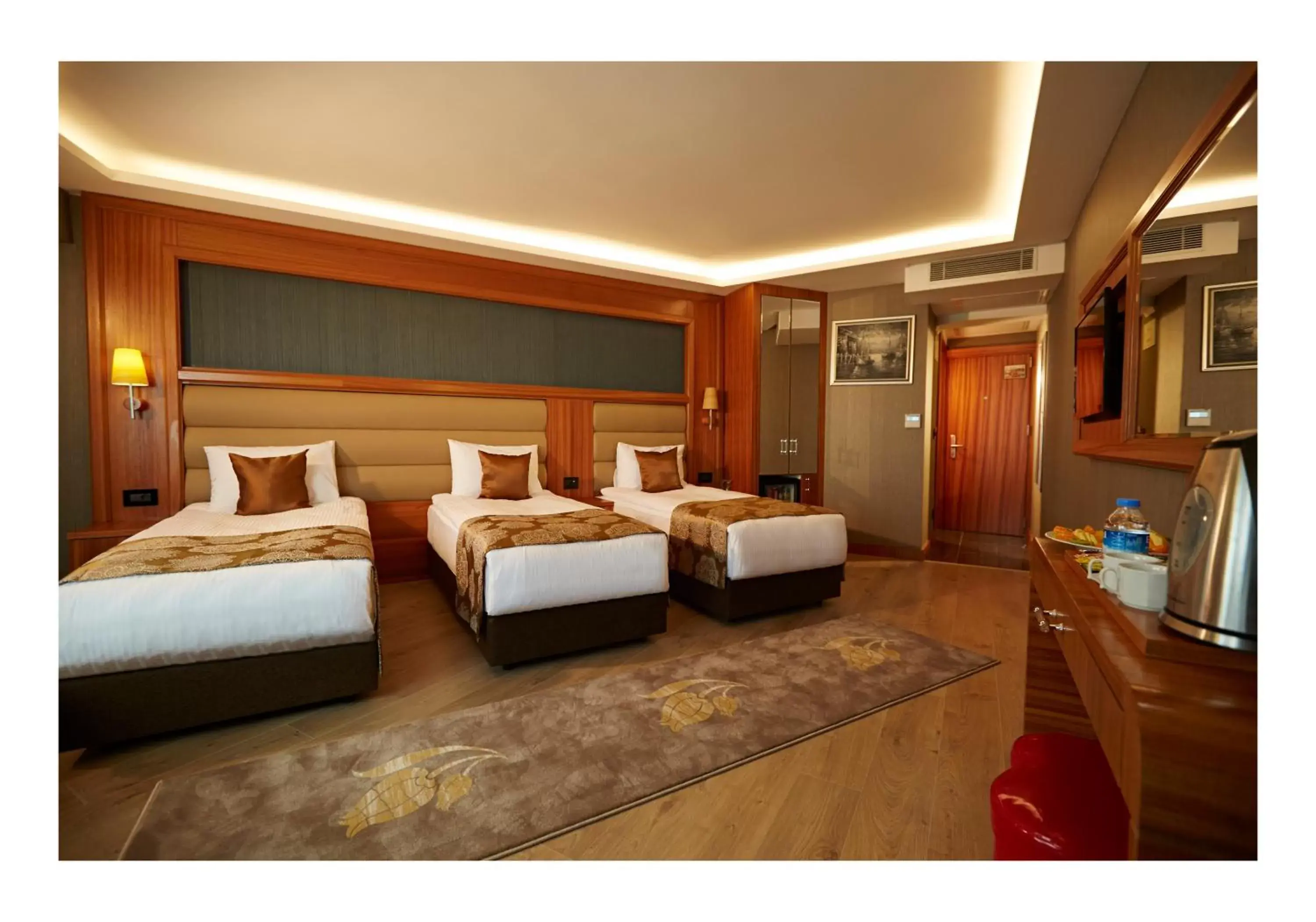Shower, Bed in Ilkbal Deluxe Hotel &Spa Istanbul