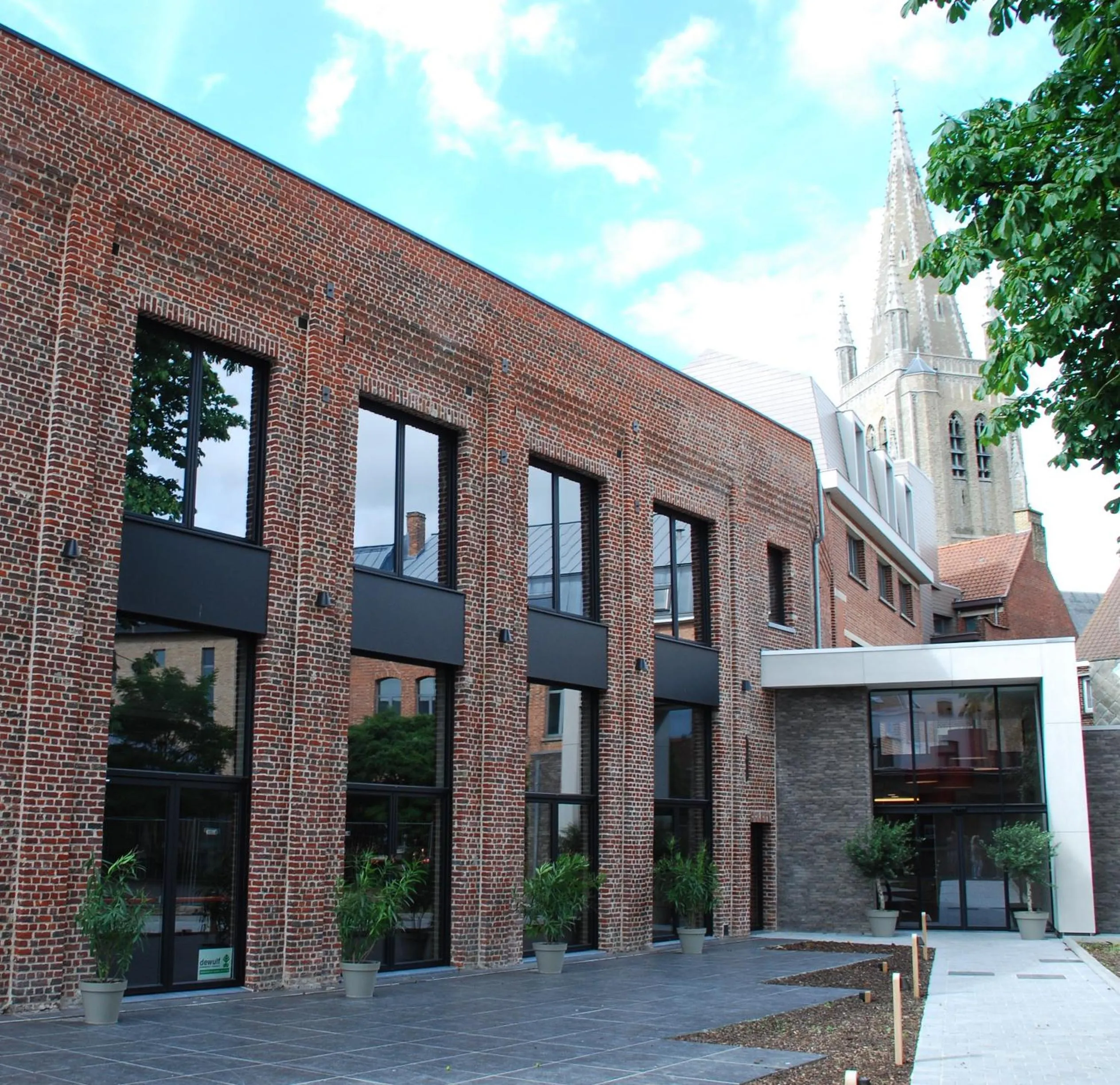 Facade/entrance in Albion Hotel