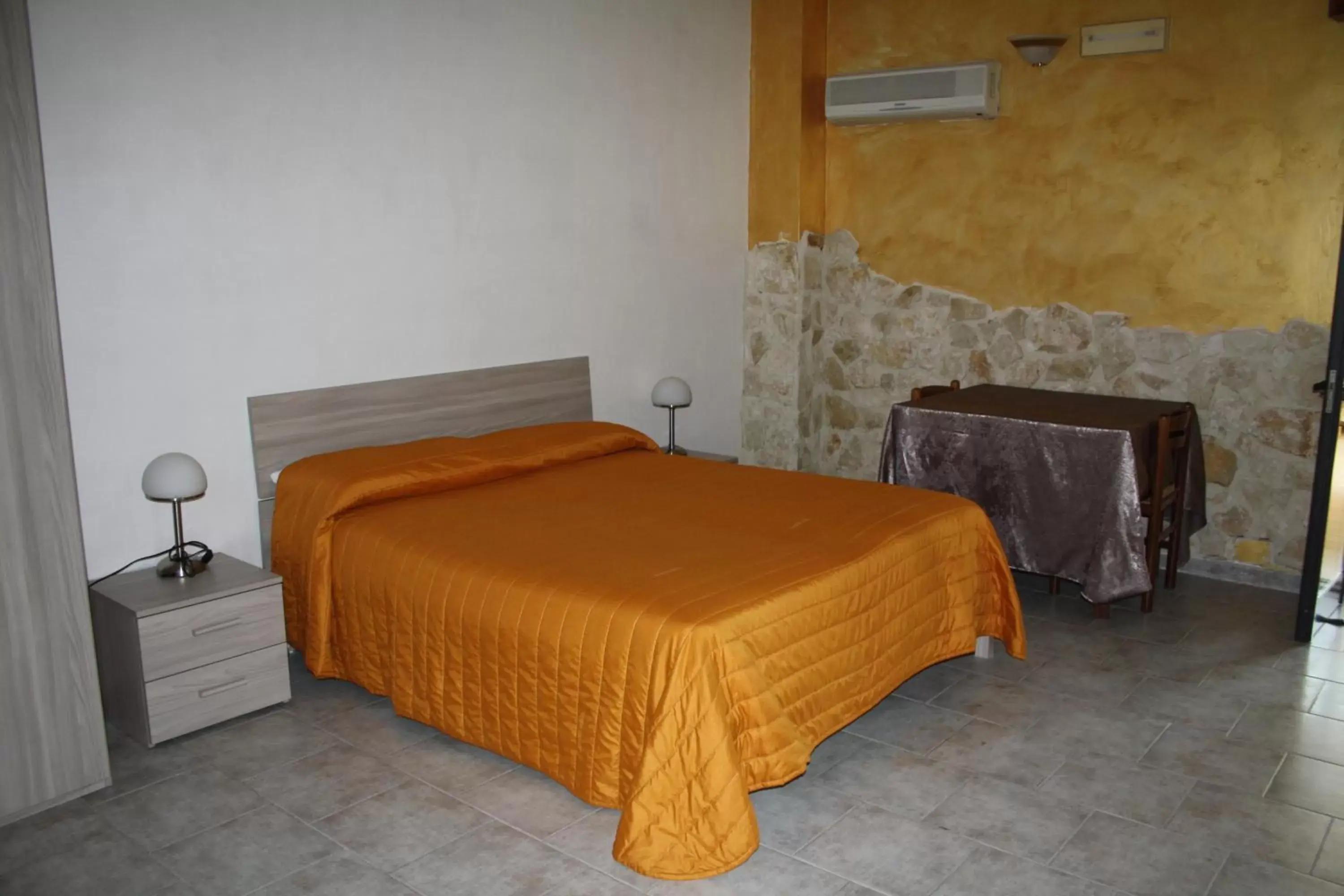 Bed in B&B Borgo Pileri