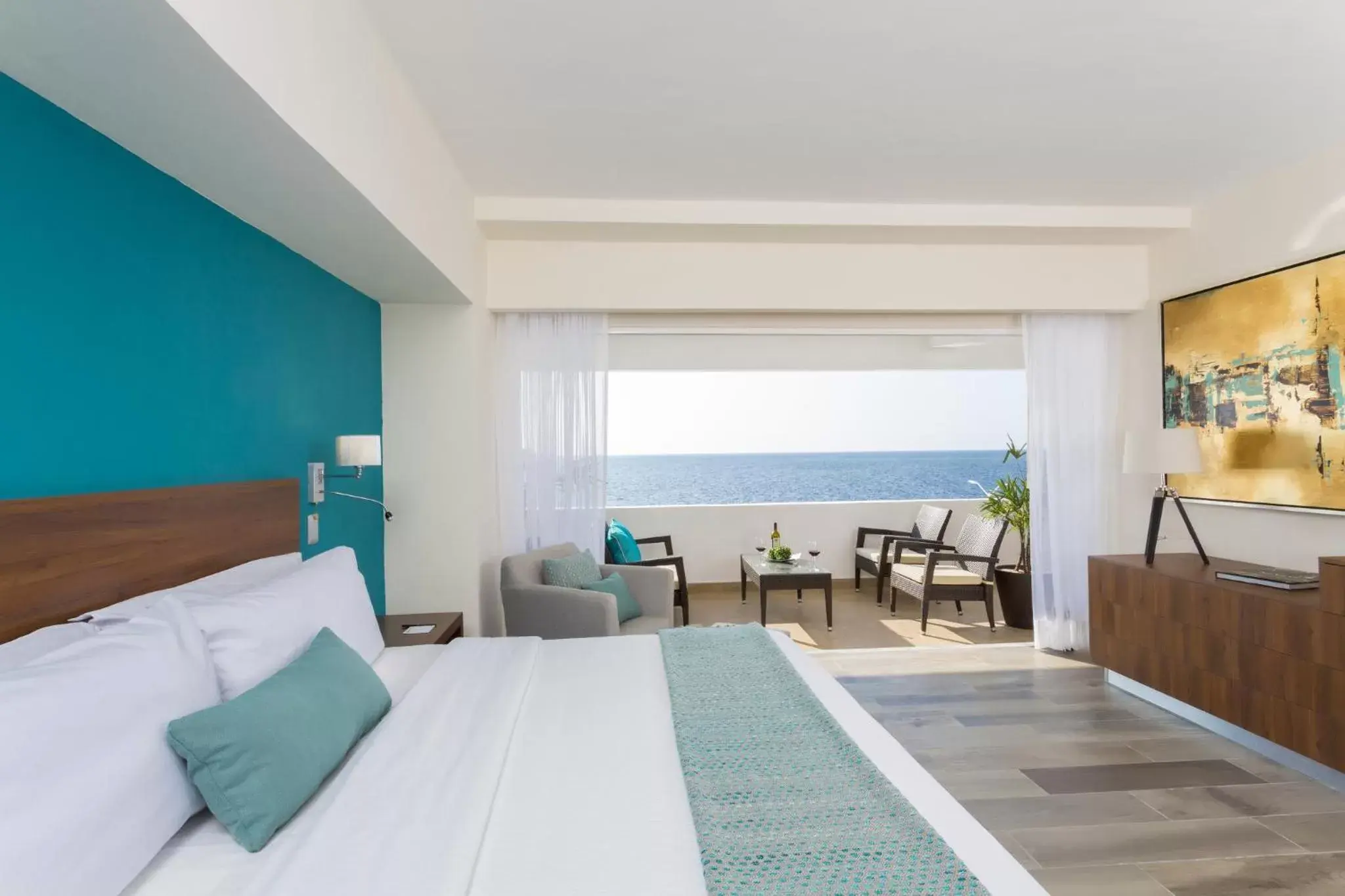 Superior King Room with Partial Ocean View in Hotel Katuxlan Superior King Room with Partial Ocean View in Hotel Katuxlan