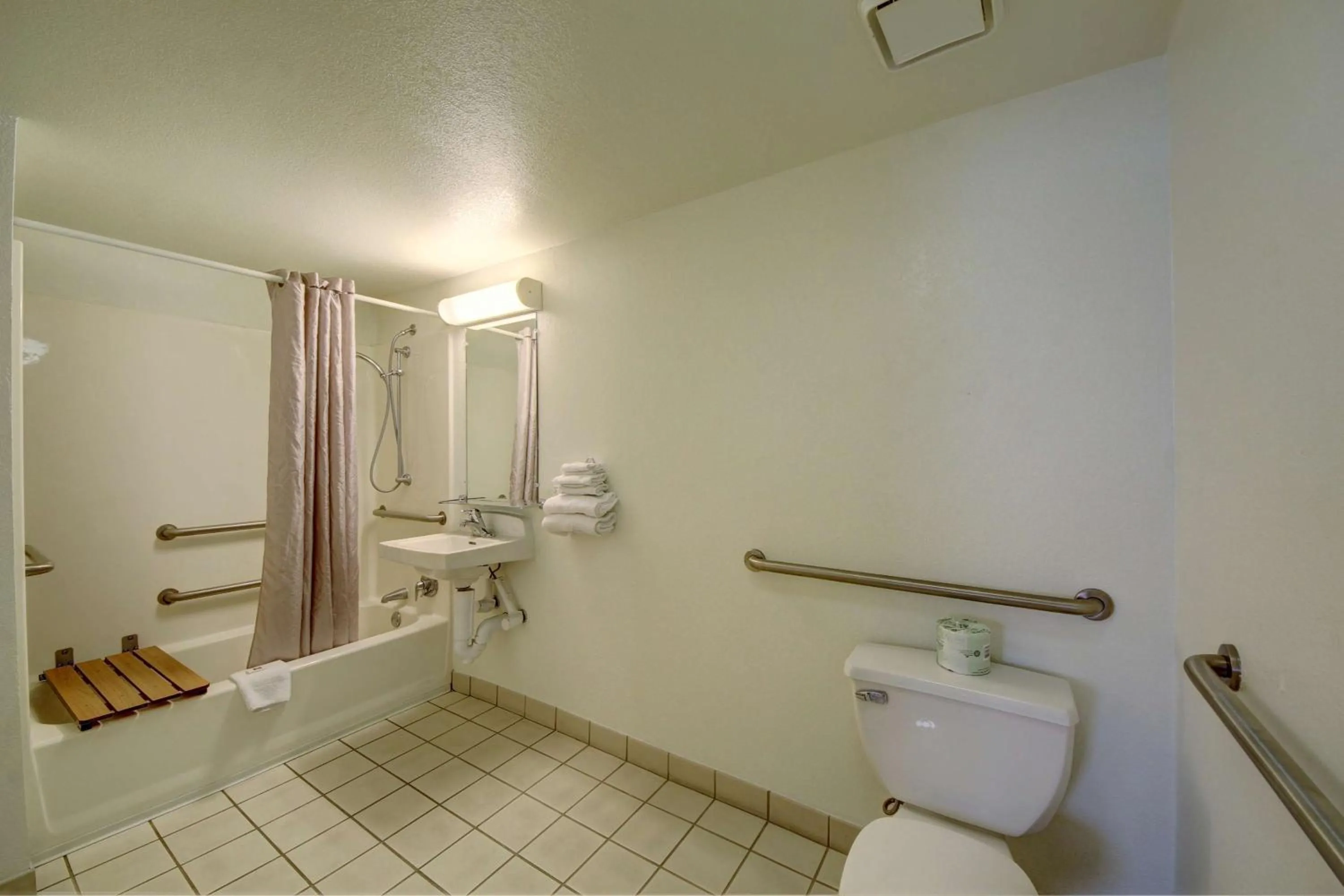 King Room with Roll-in Shower - Disability Access - Non-Smoking in Motel 6-San Antonio, TX - Downtown - Market Square