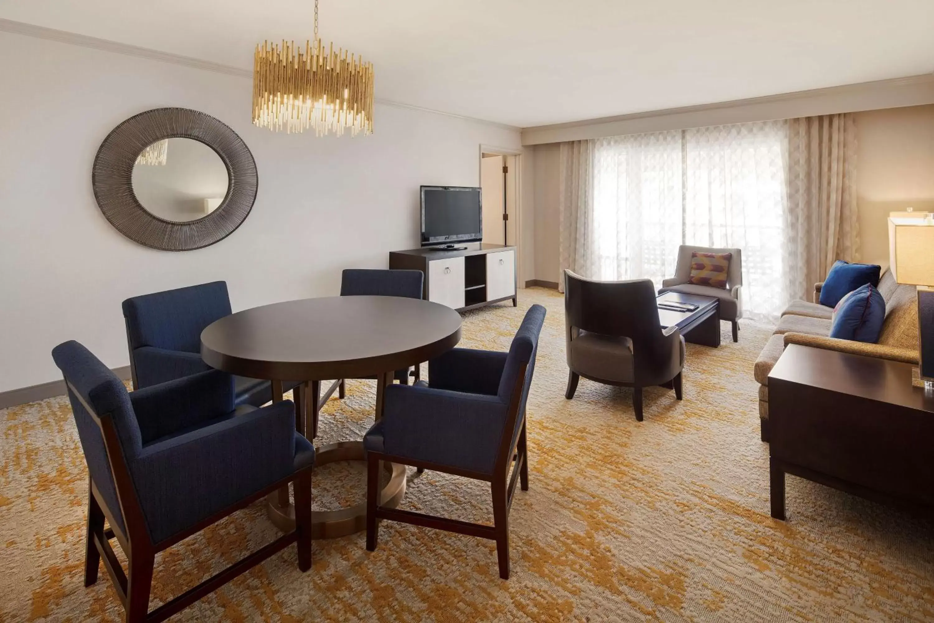 Living room, Seating Area in DoubleTree by Hilton Ontario Airport