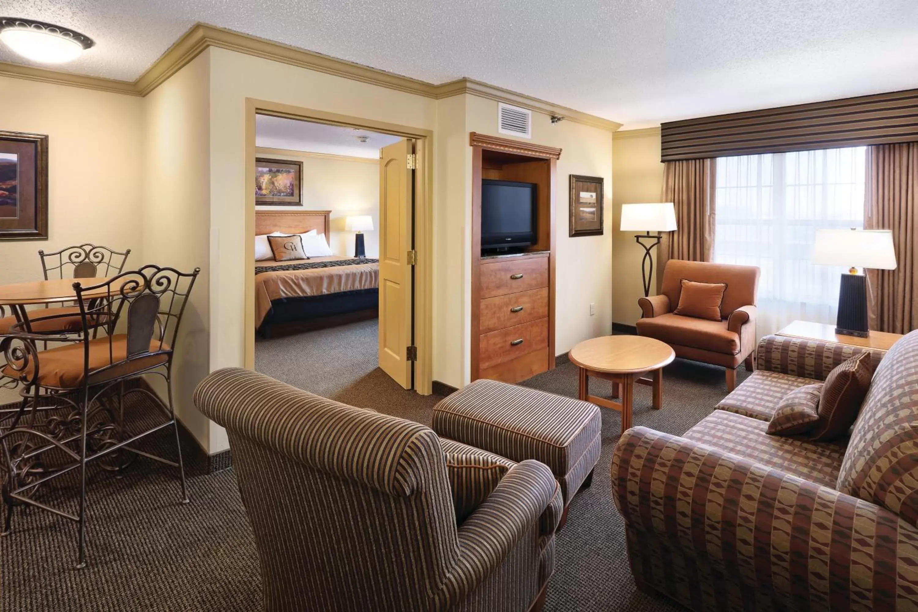 Living room, Seating Area in ClubHouse Hotel Sioux Falls