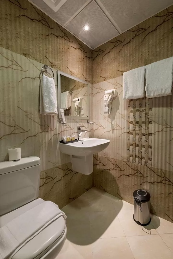 Bathroom in Jiwar Al Madina Hotel
